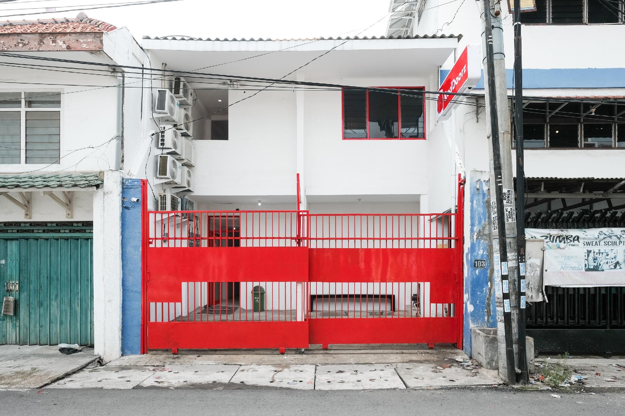 RedDoorz near RSUD dr. Soewandhie 2 photo 4