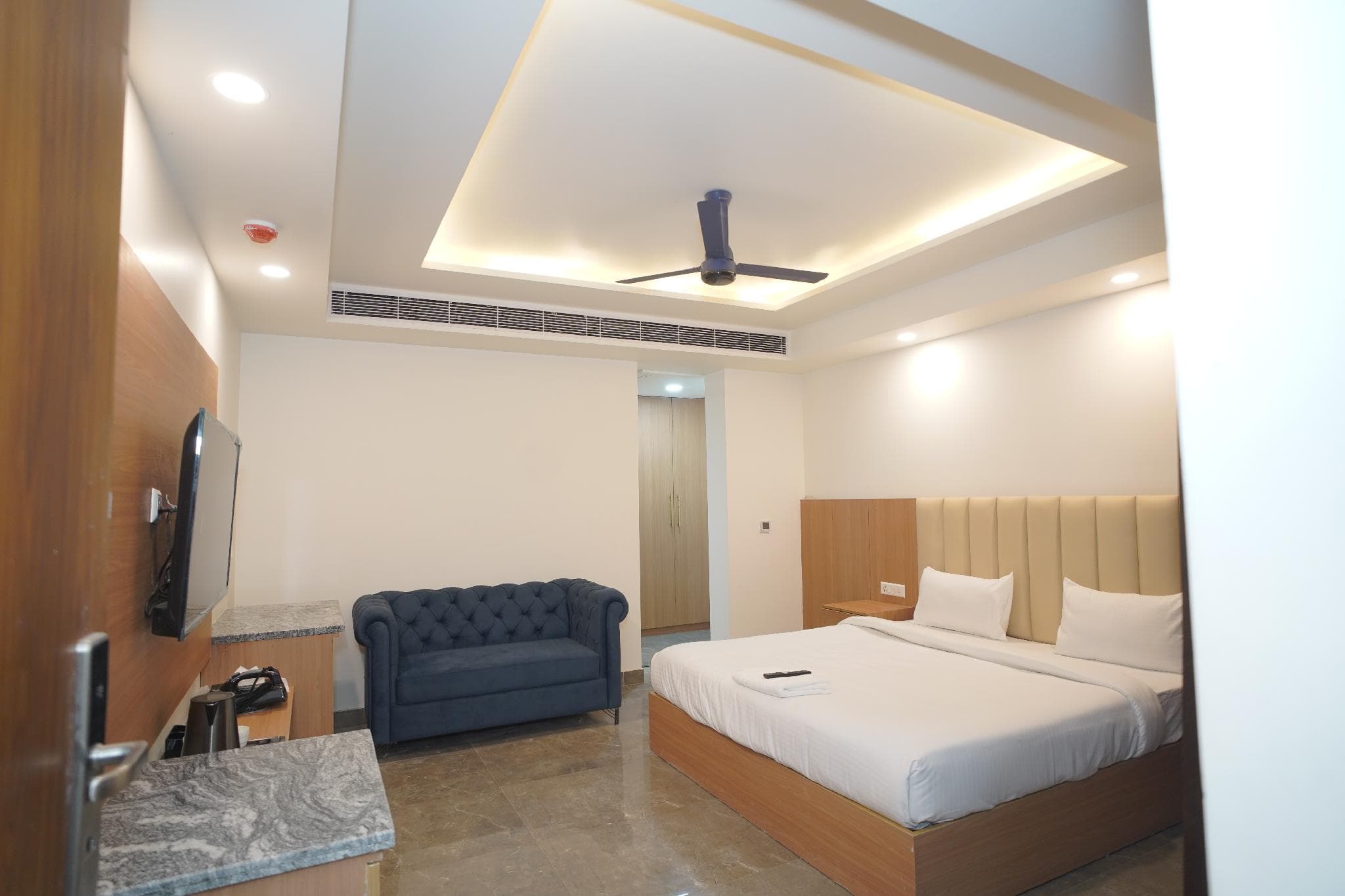 Royal Raven Hotel & Banquet - Greater Noida Nearby India Expo Centre & Mart photo 4