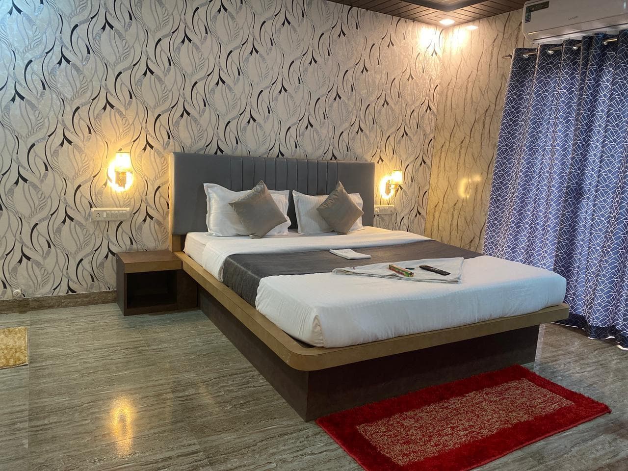 Hotel Golden Galaxy photo 2