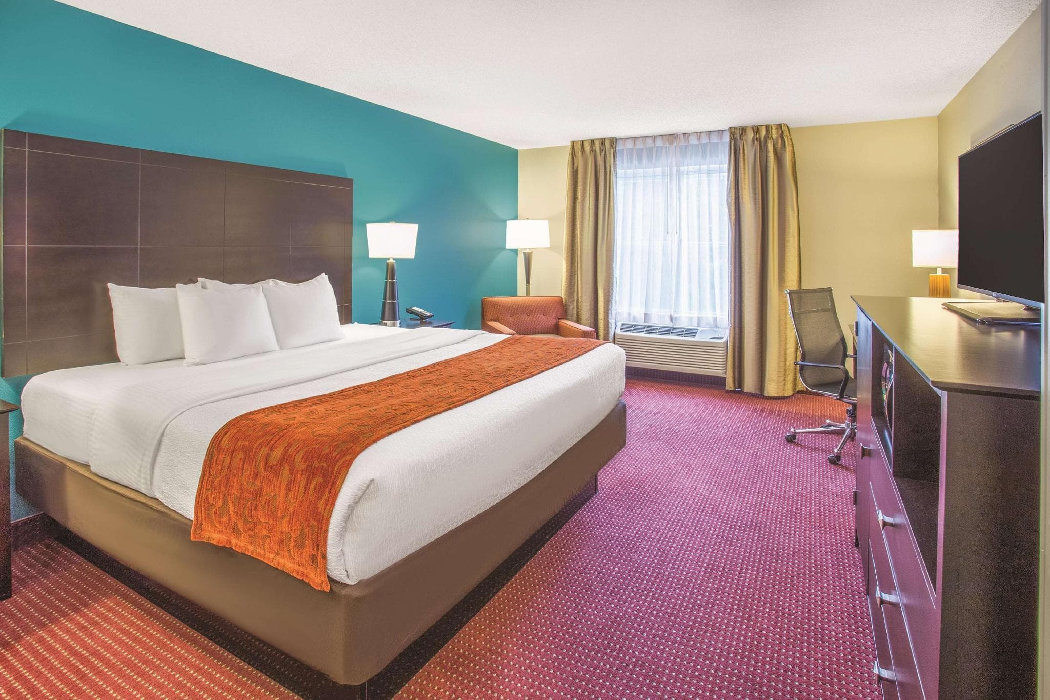 La Quinta Inn & Suites by Wyndham O'Fallon, IL - St. Louis photo 2