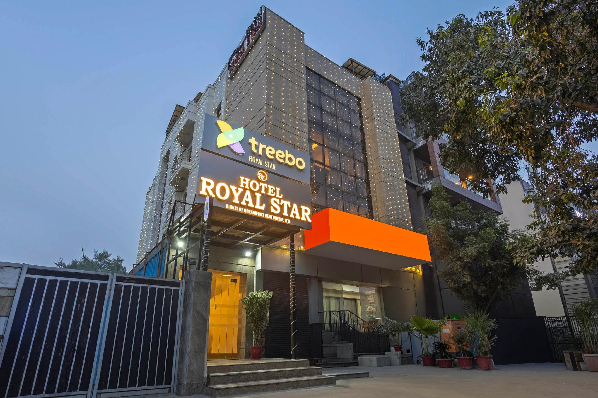 Treebo Royal Star photo 4