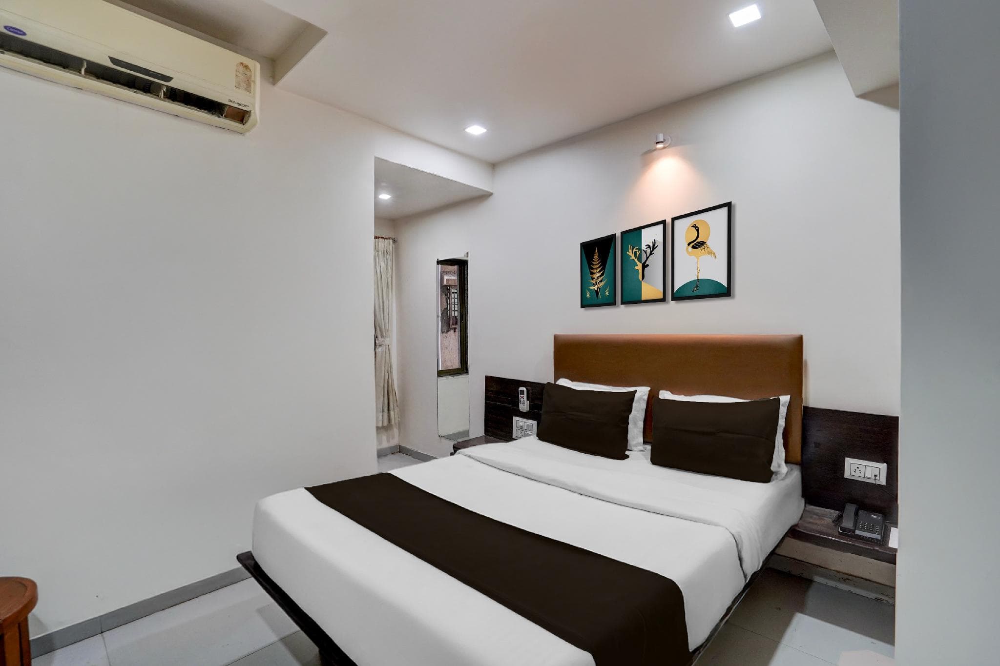 Super Collection O Sur Sagar Lakeview Vadodara Formerly Vintage Inn photo 2