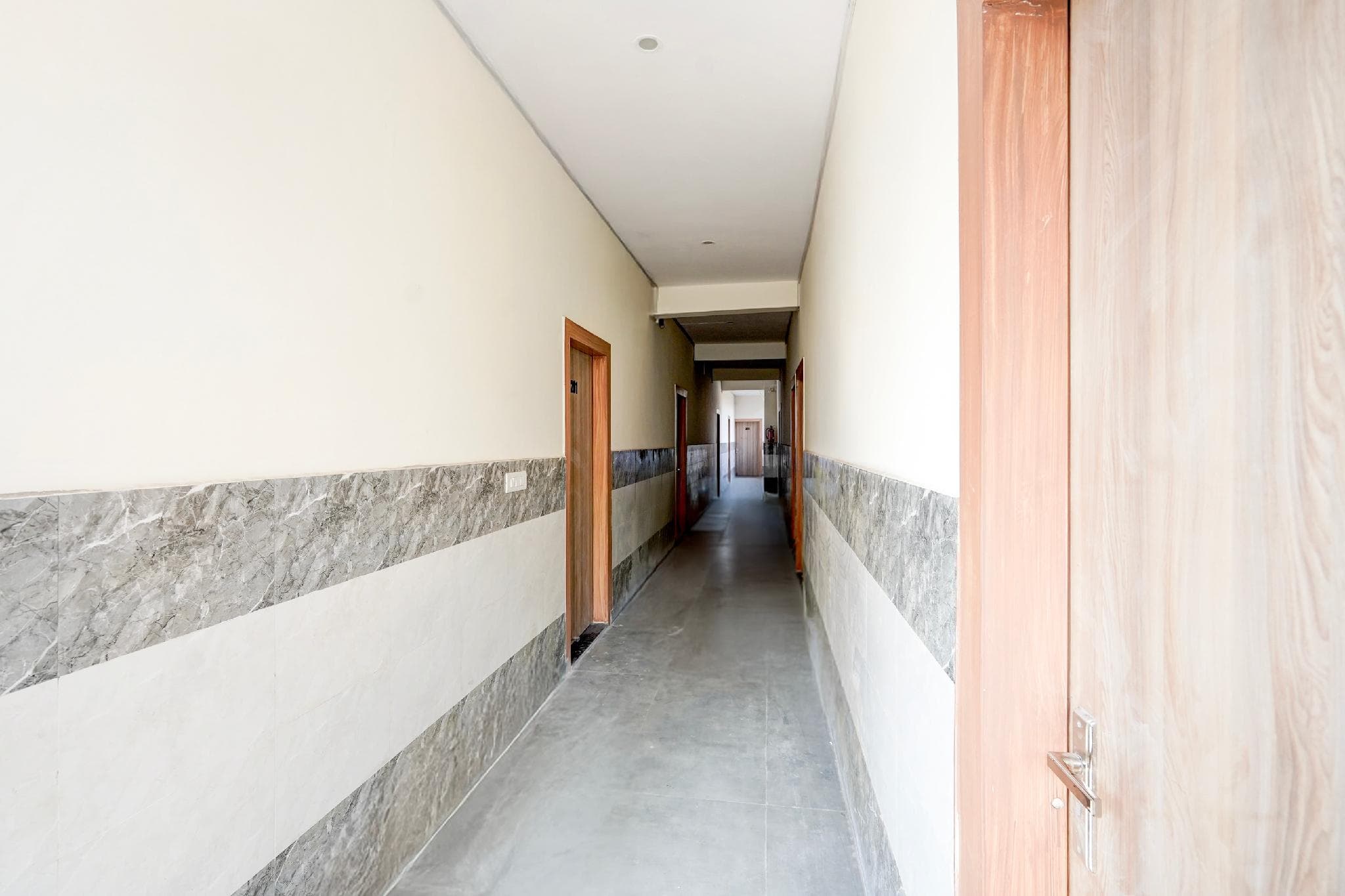 Super Townhouse Sector 18 Udhyog Vihar photo 5