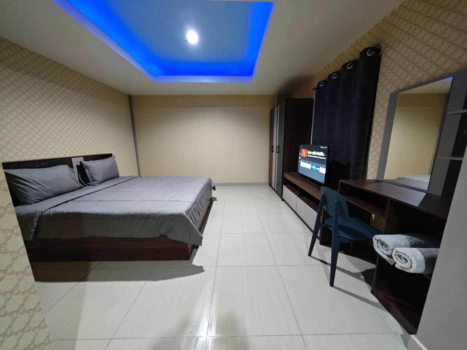 Blue apartment photo 3