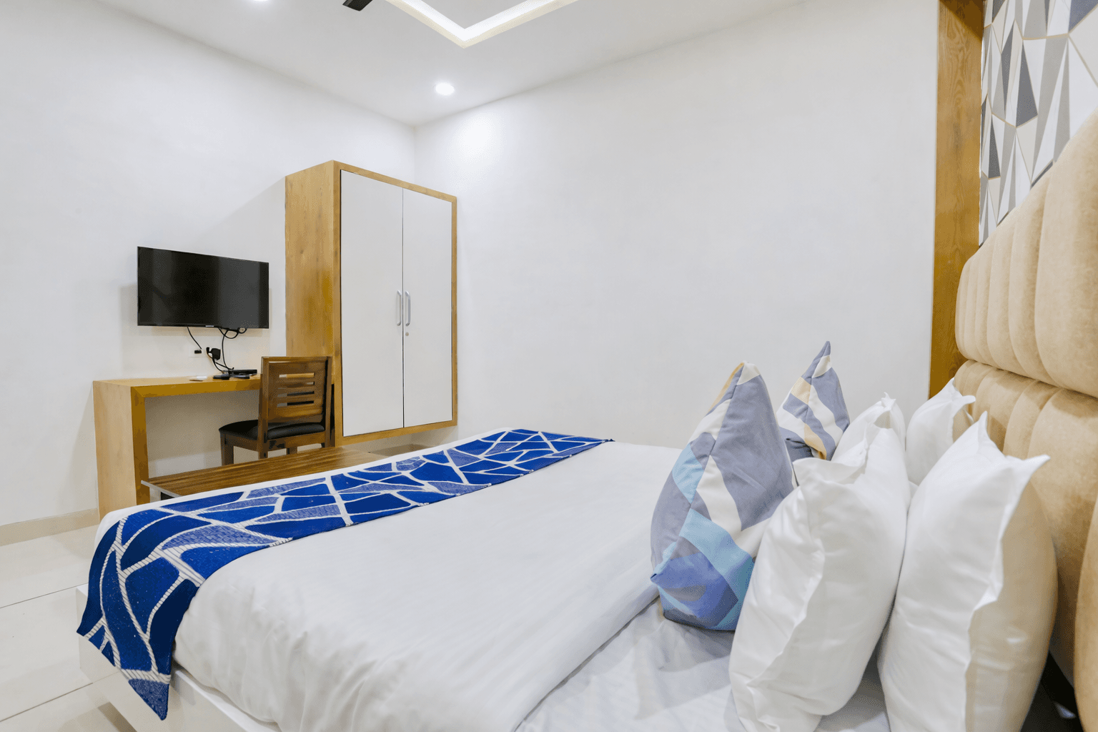 Hotel B Fine photo 2