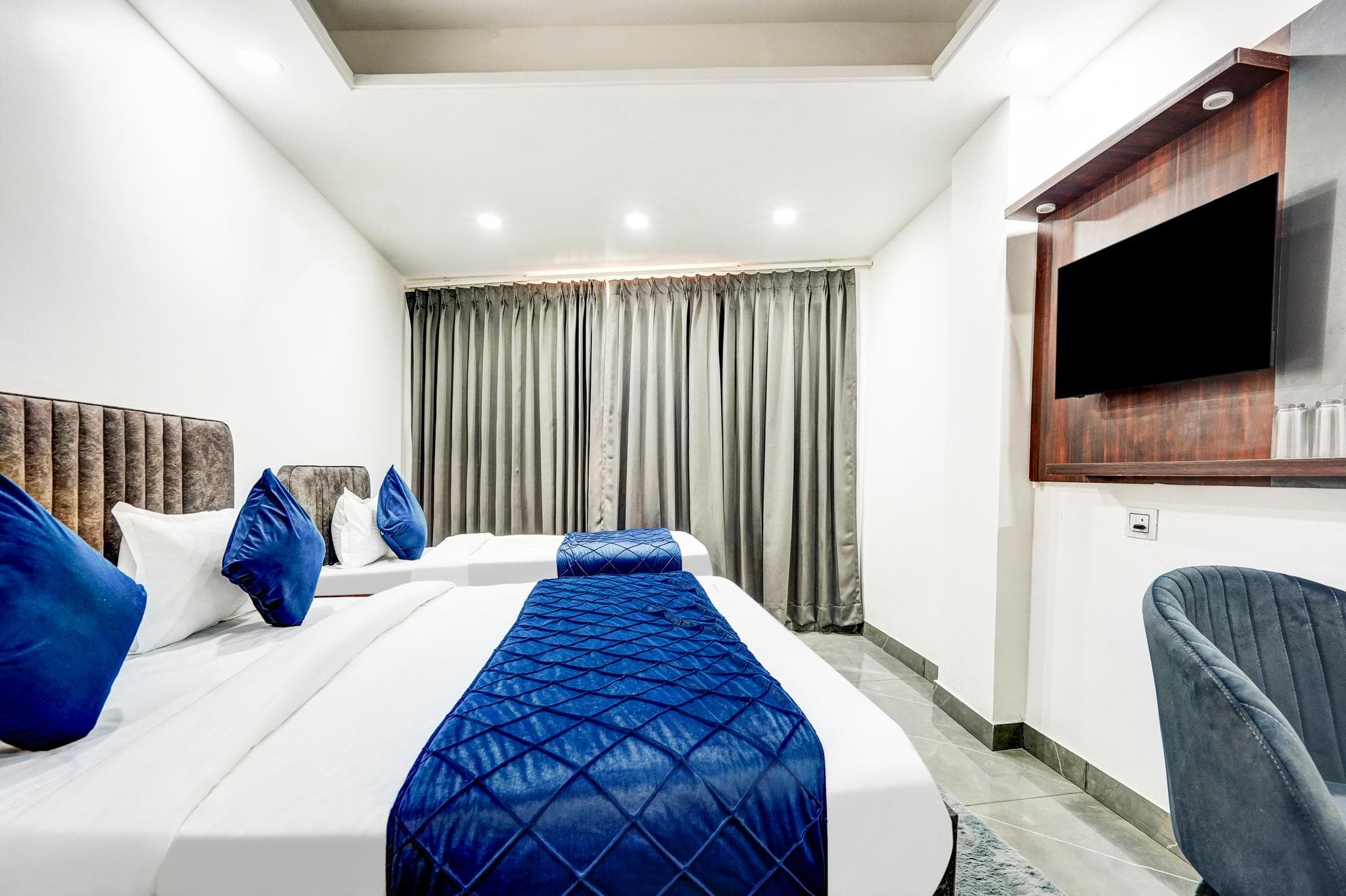 HOTEL S R STAY NEAR IGI DELHI AIRPORT