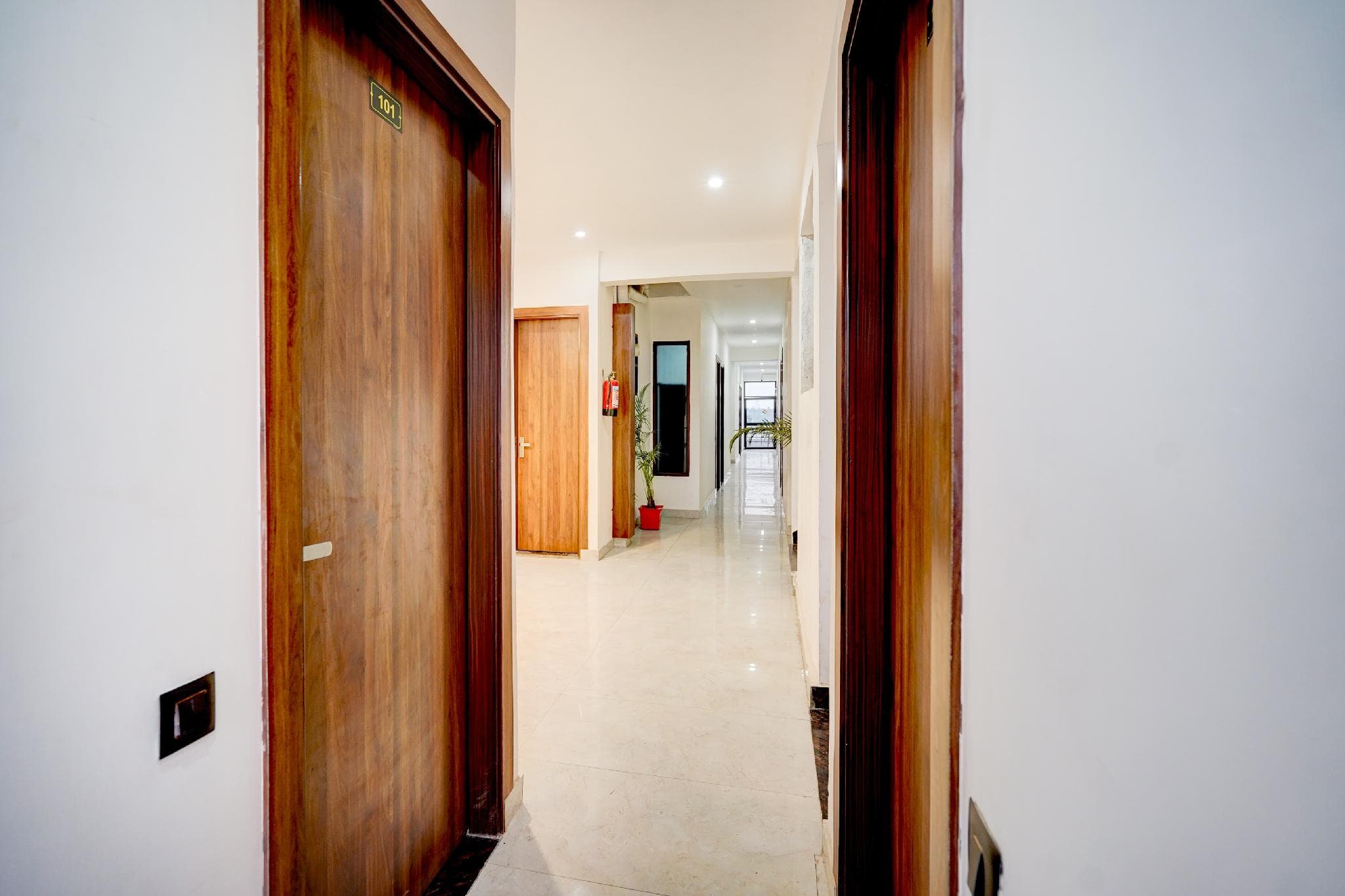 Super Townhouse Sector 67A Gurgaon Formerly Viraj Residency photo 5