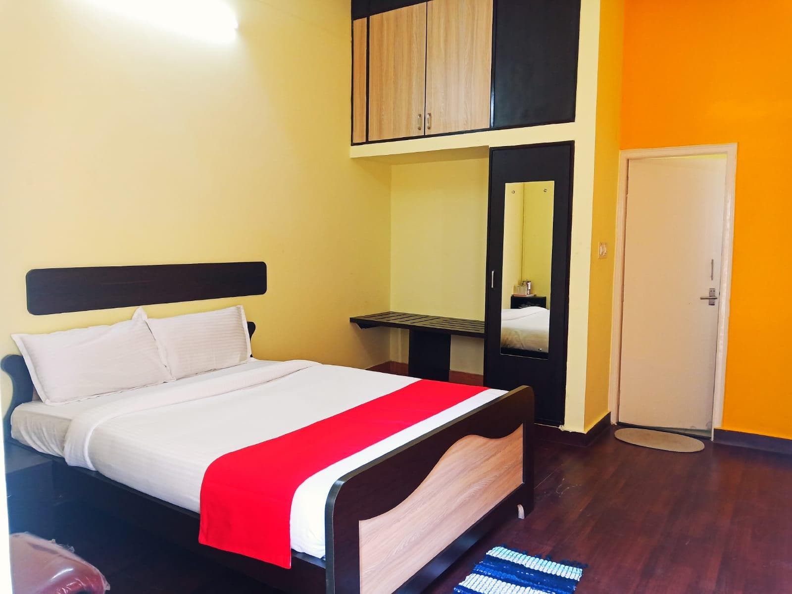 Guru Comforts Executive Room photo 2