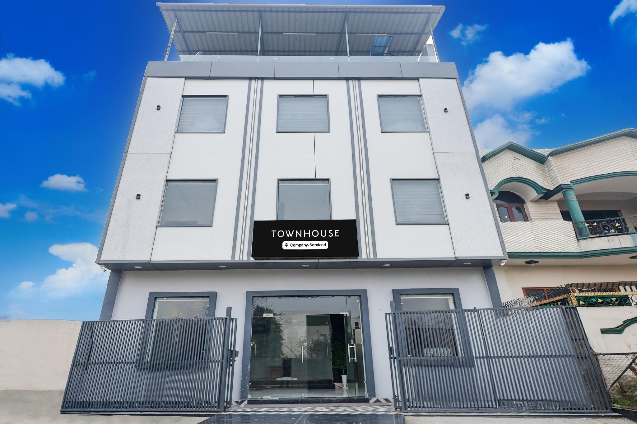 Super Townhouse by OYO GT Road Amritsar Near Fortis Hospital