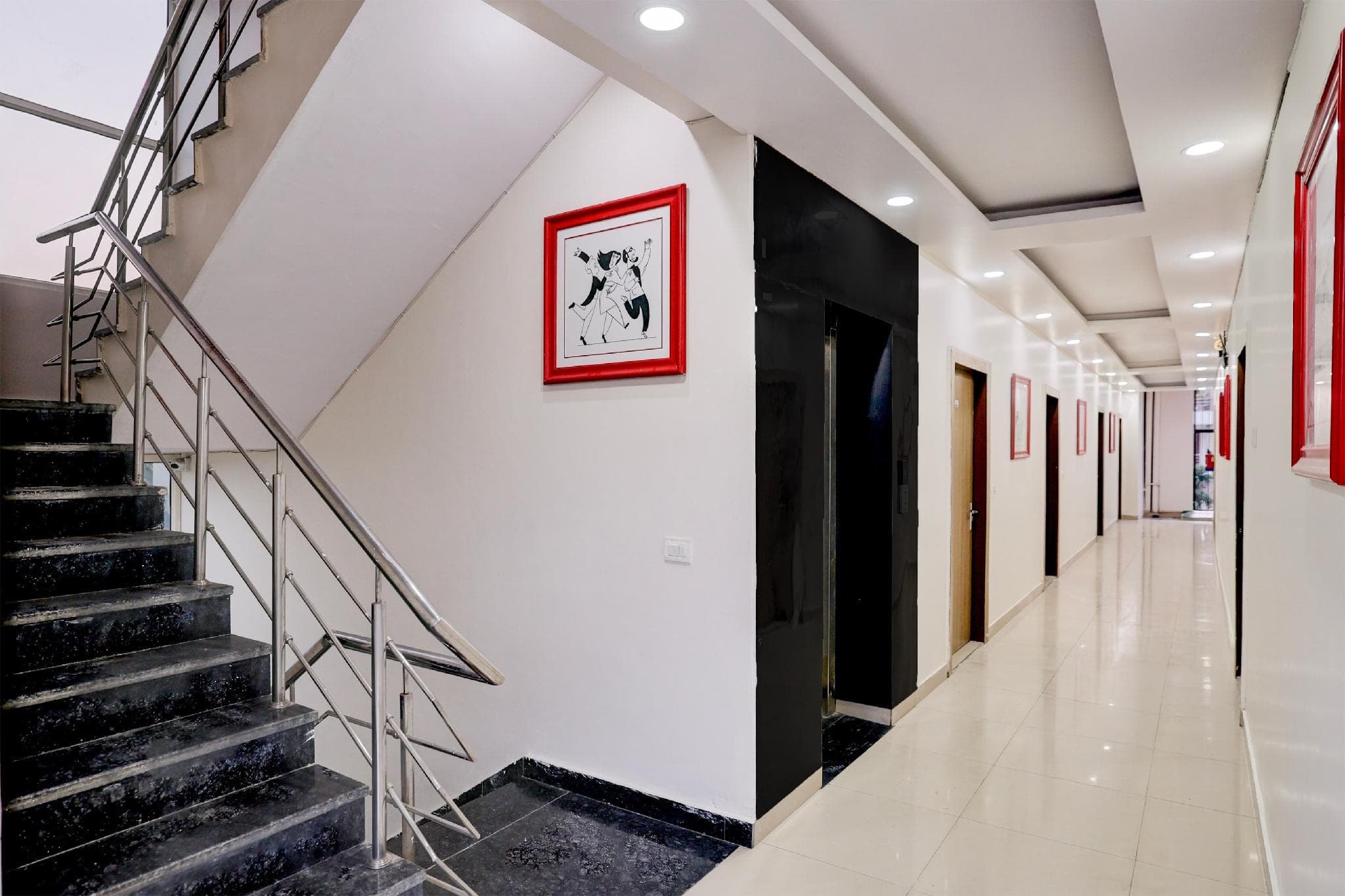 Super Townhouse Noida Sector 70 Formerly Palm Paradise photo 3