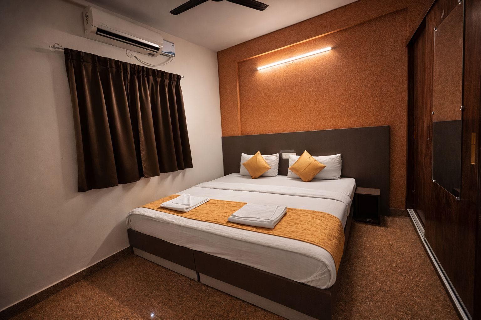 Golden Lotus Suites photo 2