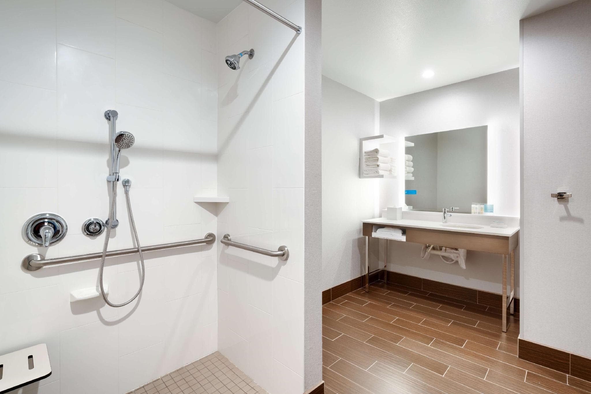 Hampton Inn & Suites Anaheim photo 2