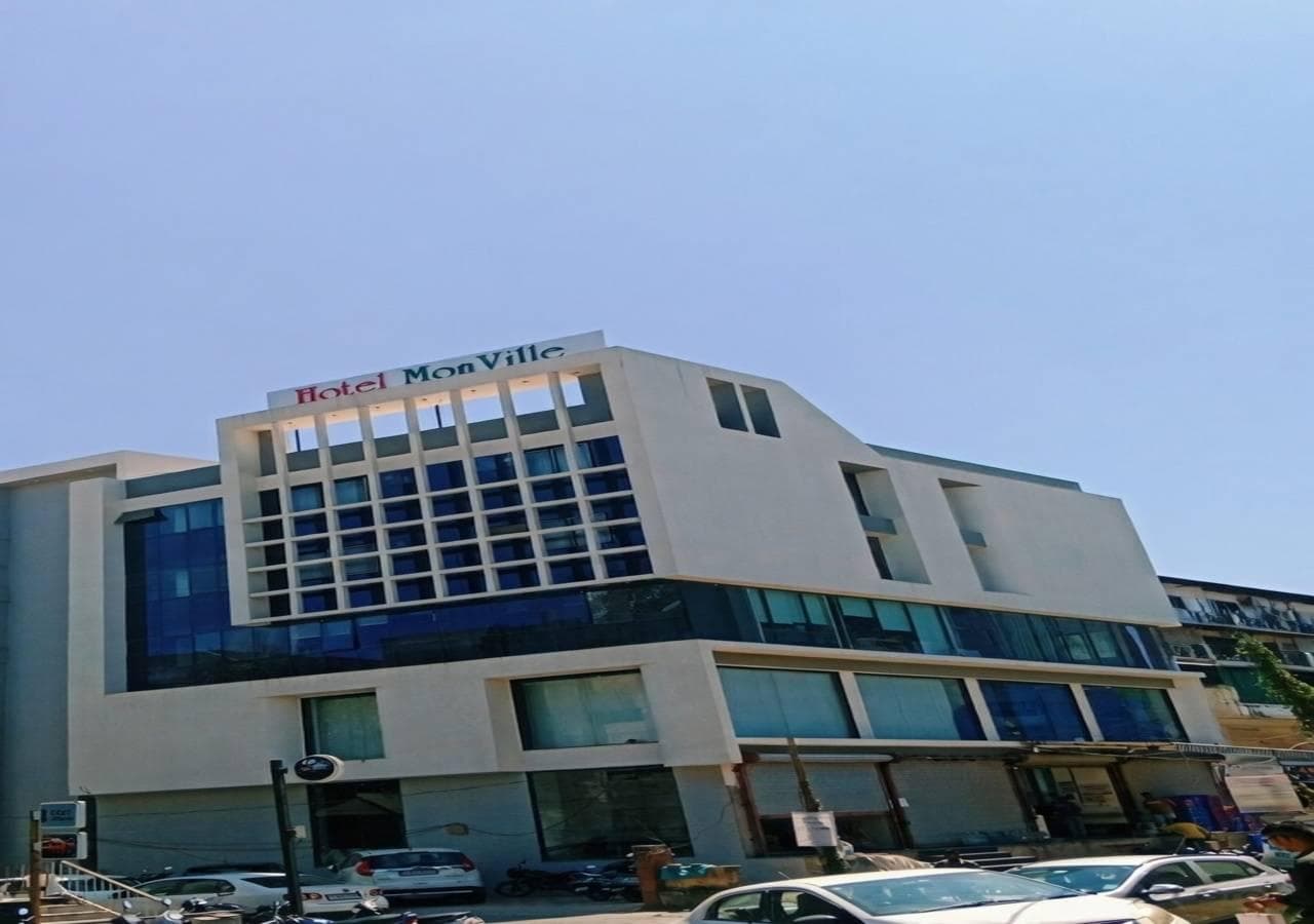 hotel monville alkapuri photo 3