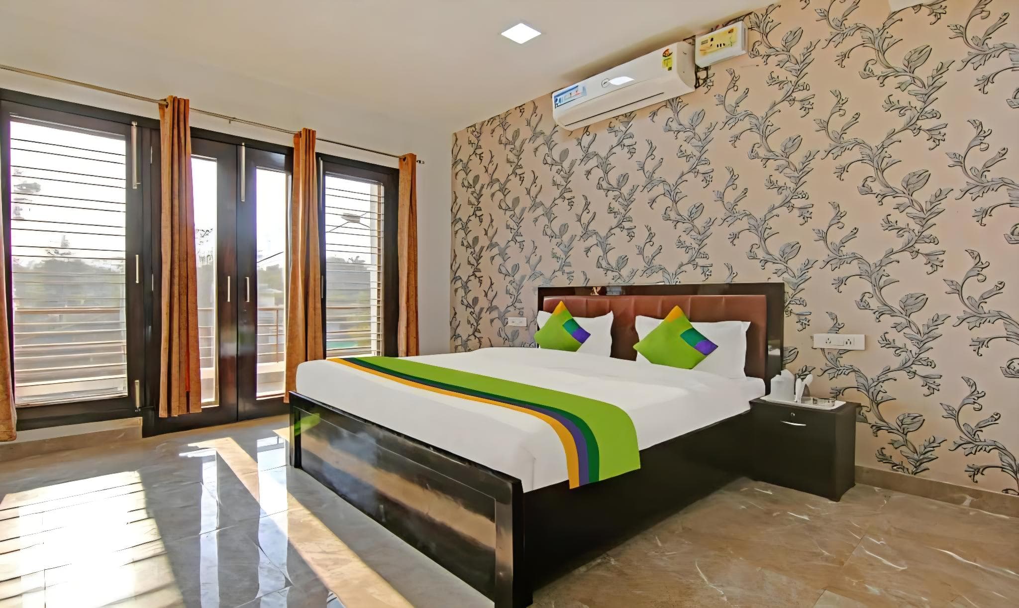 Posh Classic - Sector 45 Millennium City Centre Gurugram photo 5