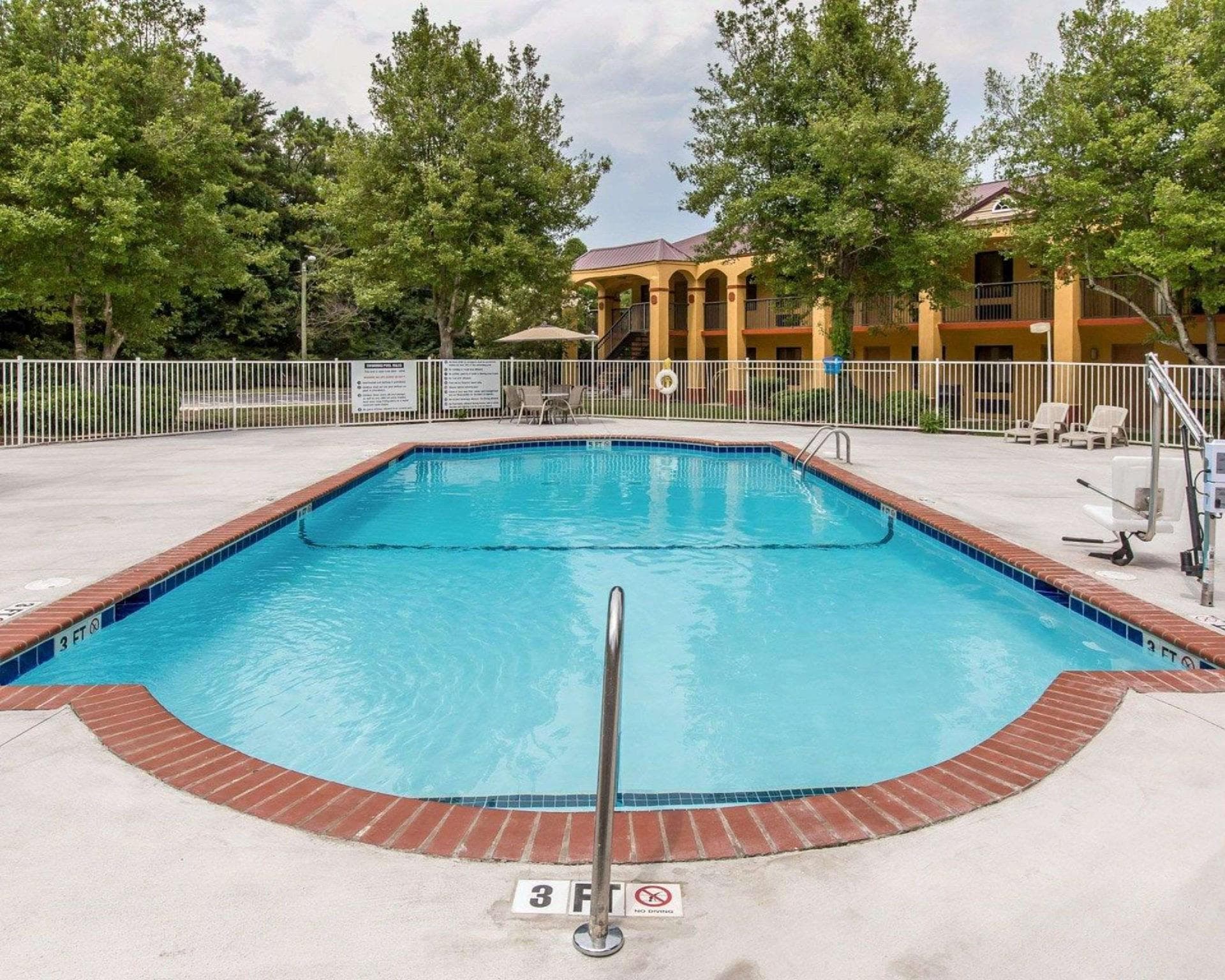 Econo Lodge Dalton West photo 5