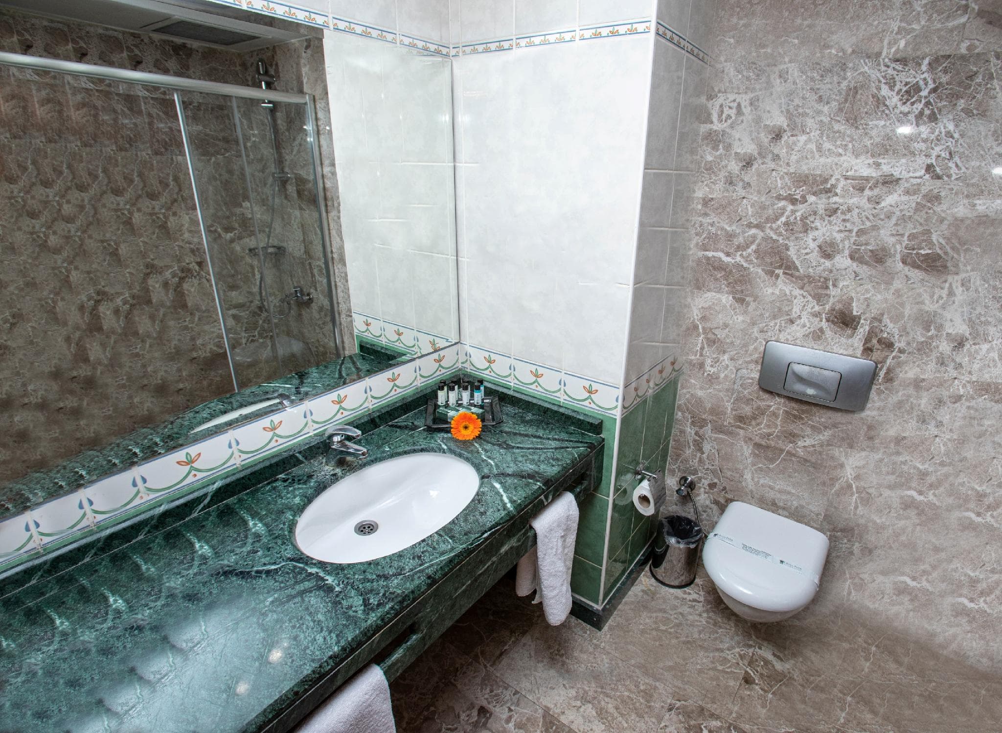 The Green Park Hotel Merter photo 2