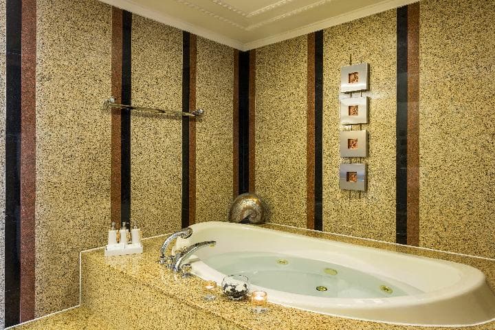 Renaissance Riverside Hotel Saigon photo 2