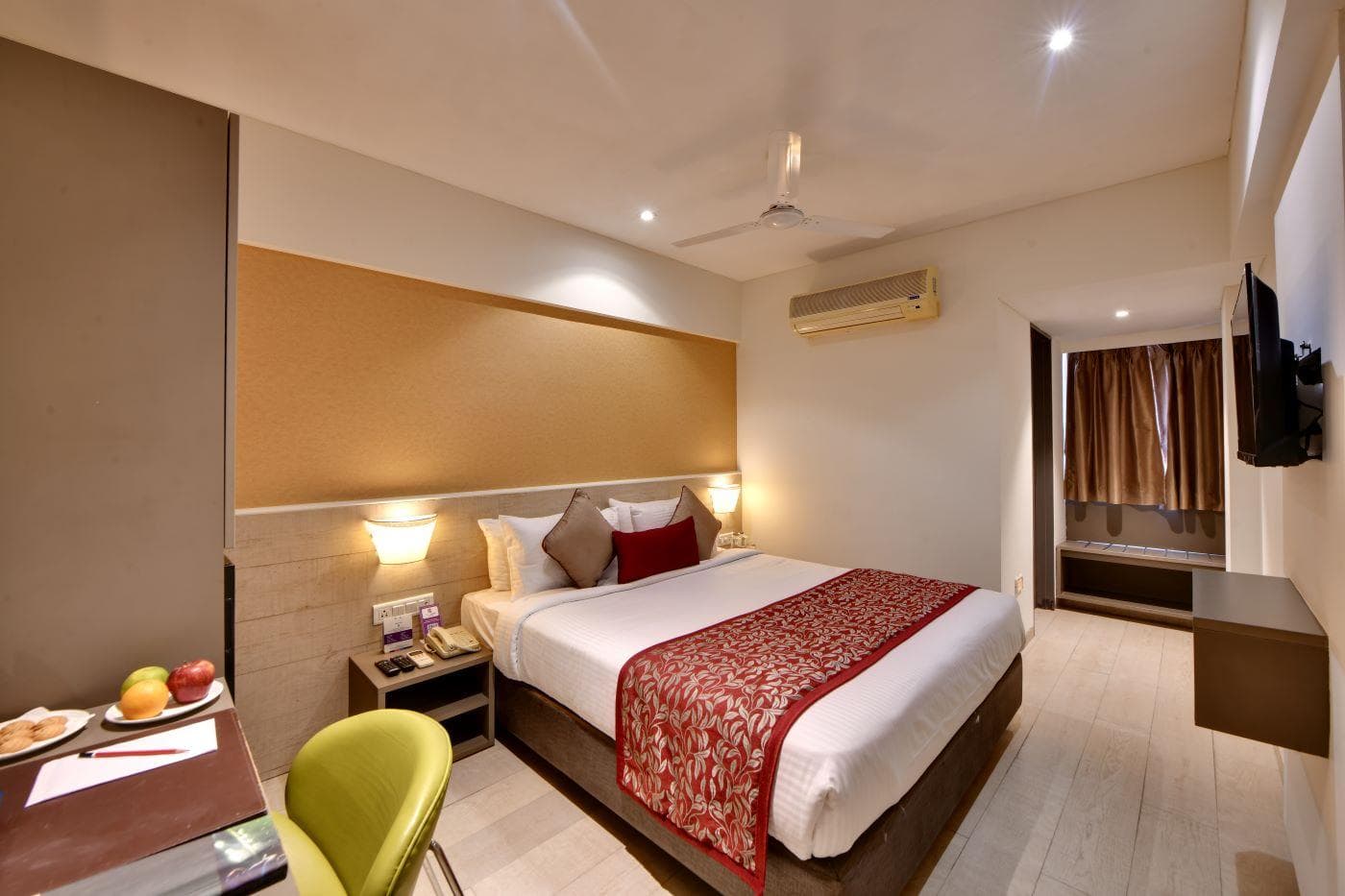 Click Hotel Vadodara - Near Railway Station
