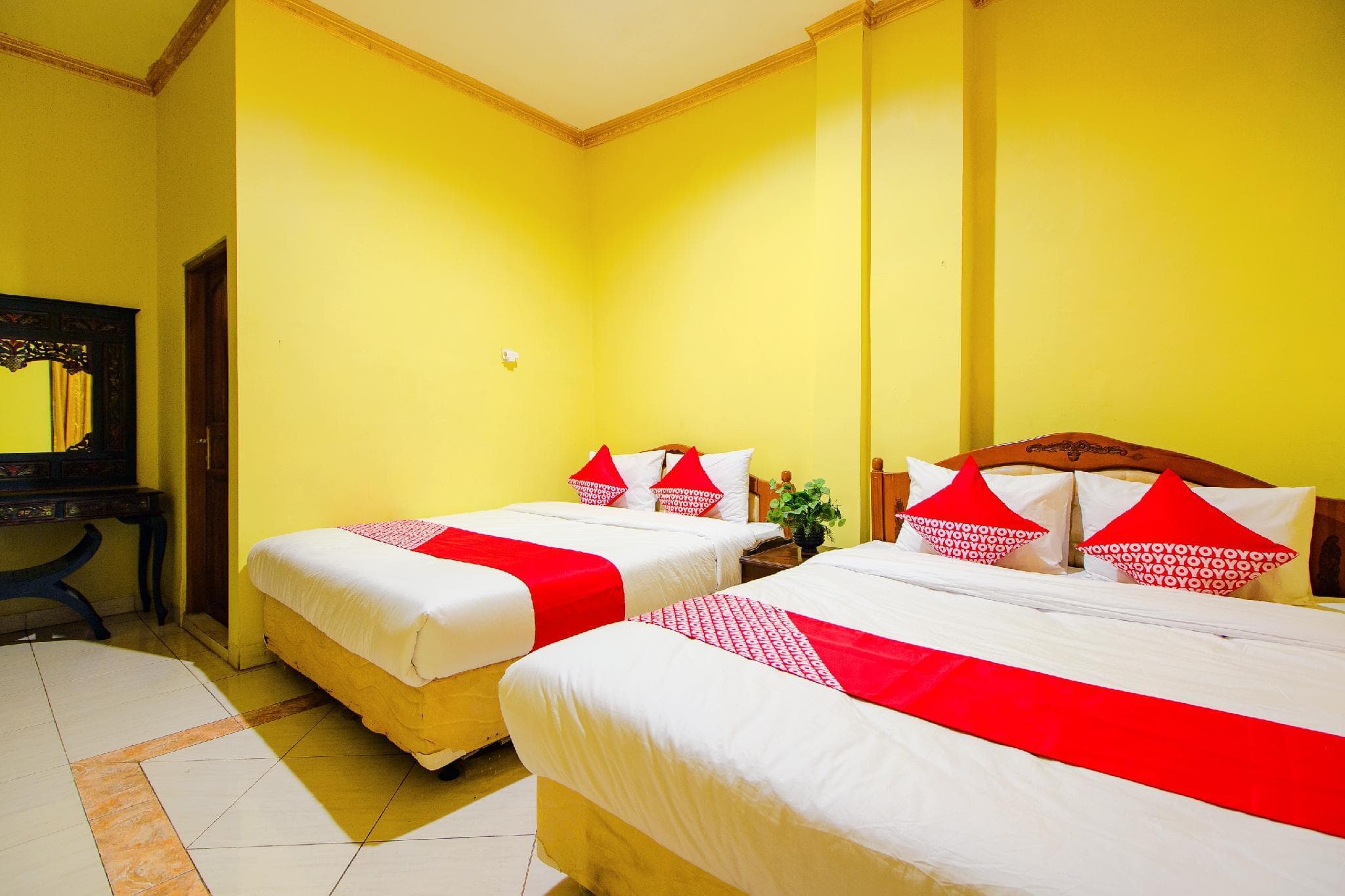 OYO 1770 Hotel Mawar Saron 2 photo 2