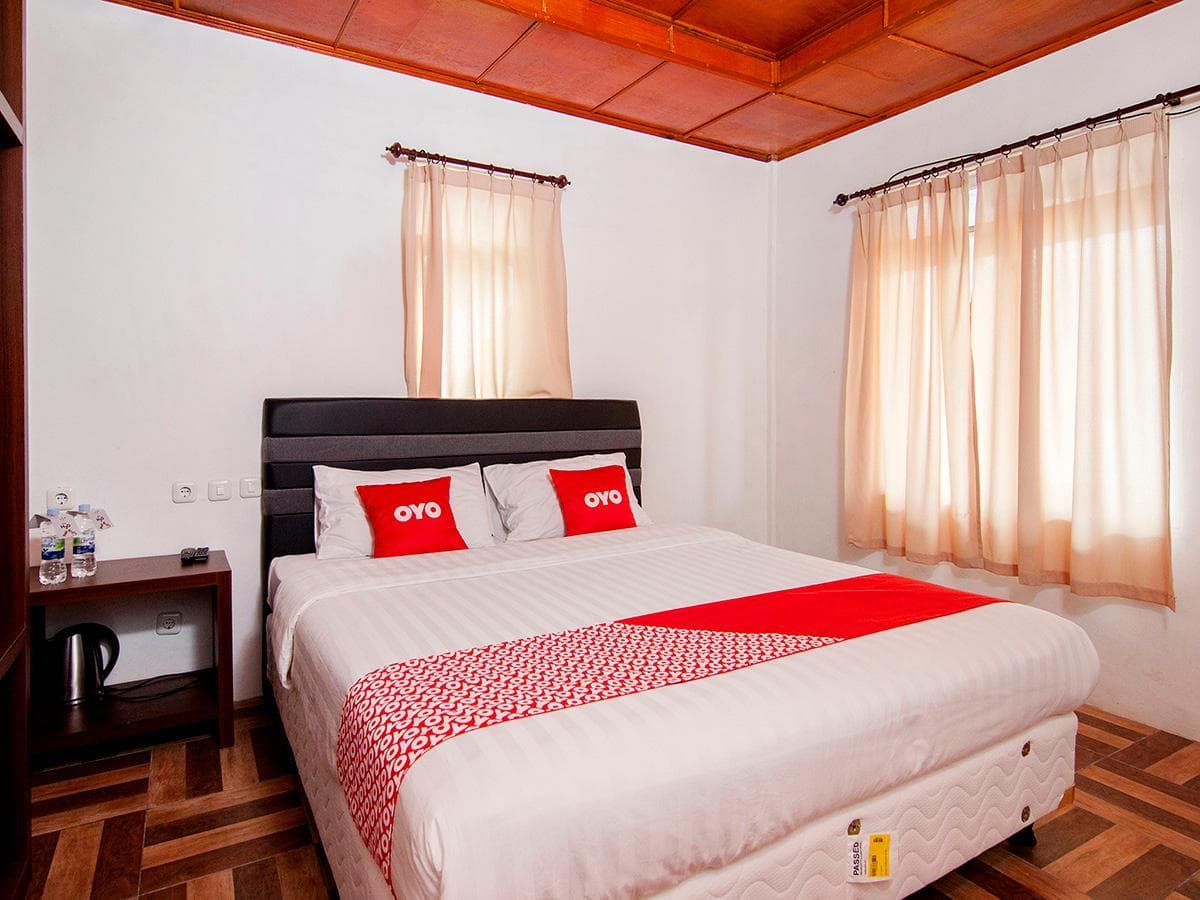 OYO 1812 Dg Inn