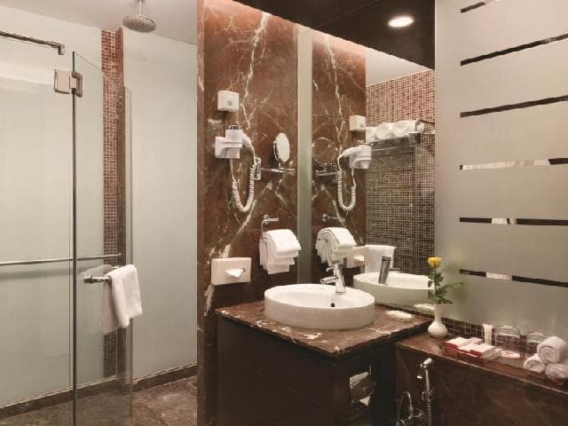 Ramada by Wyndham Powai Hotel & Convention Centre photo 2