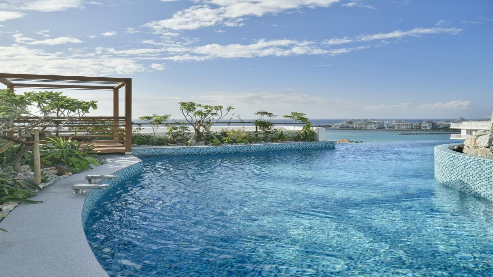 Lequ Okinawa Chatan Spa & Resort photo 3