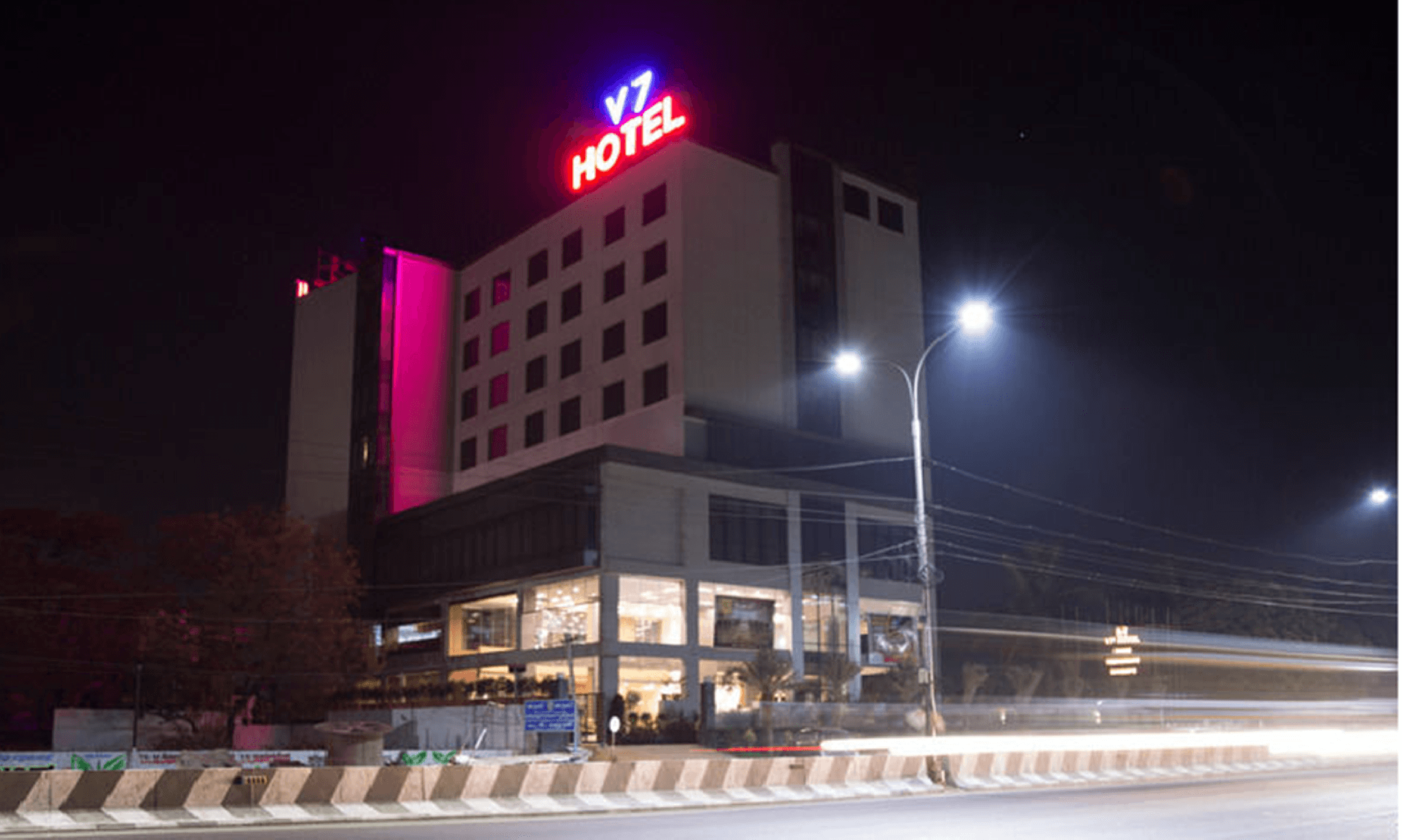 V7 Hotel photo 4