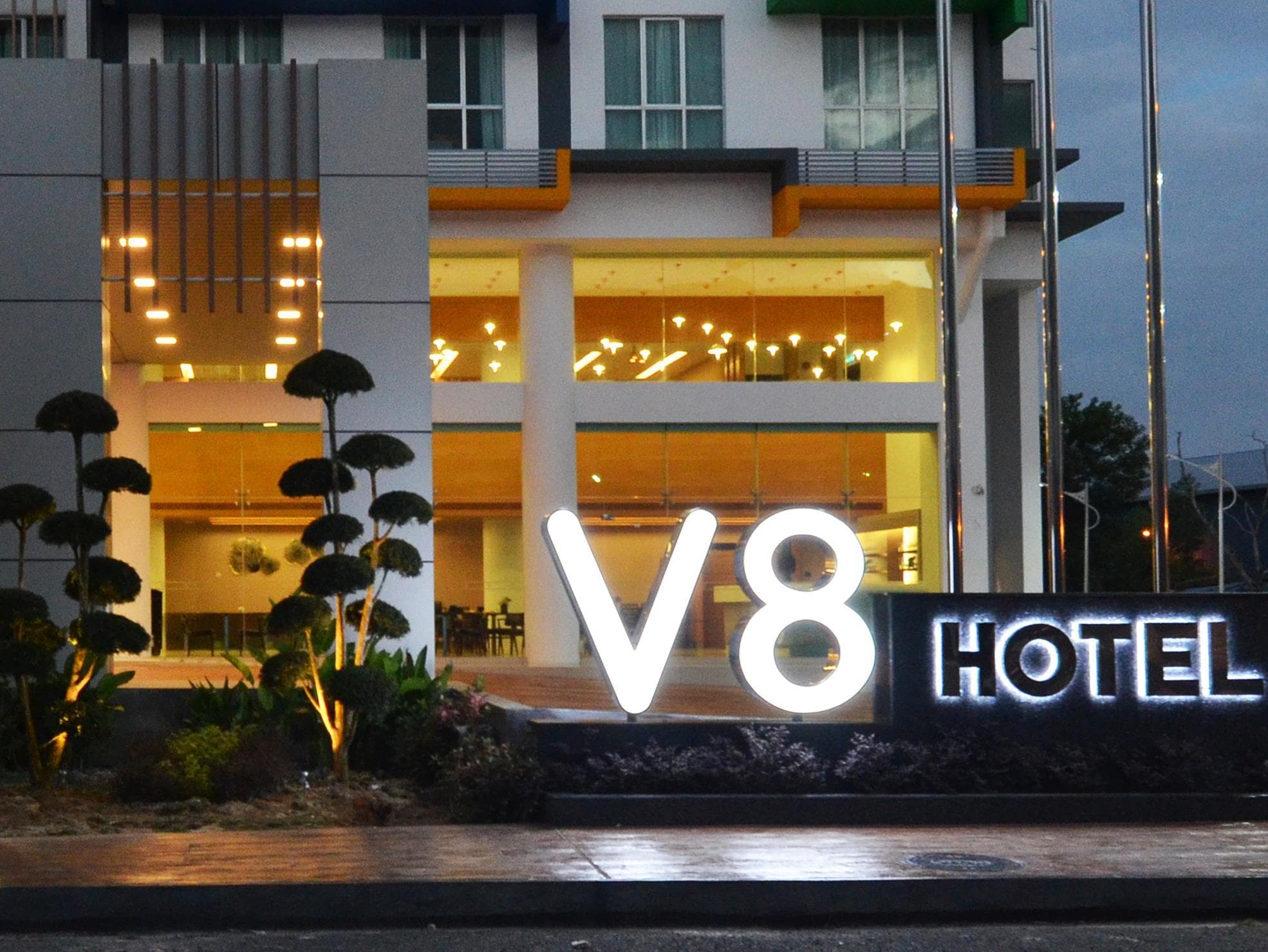 V8 Hotel photo 4