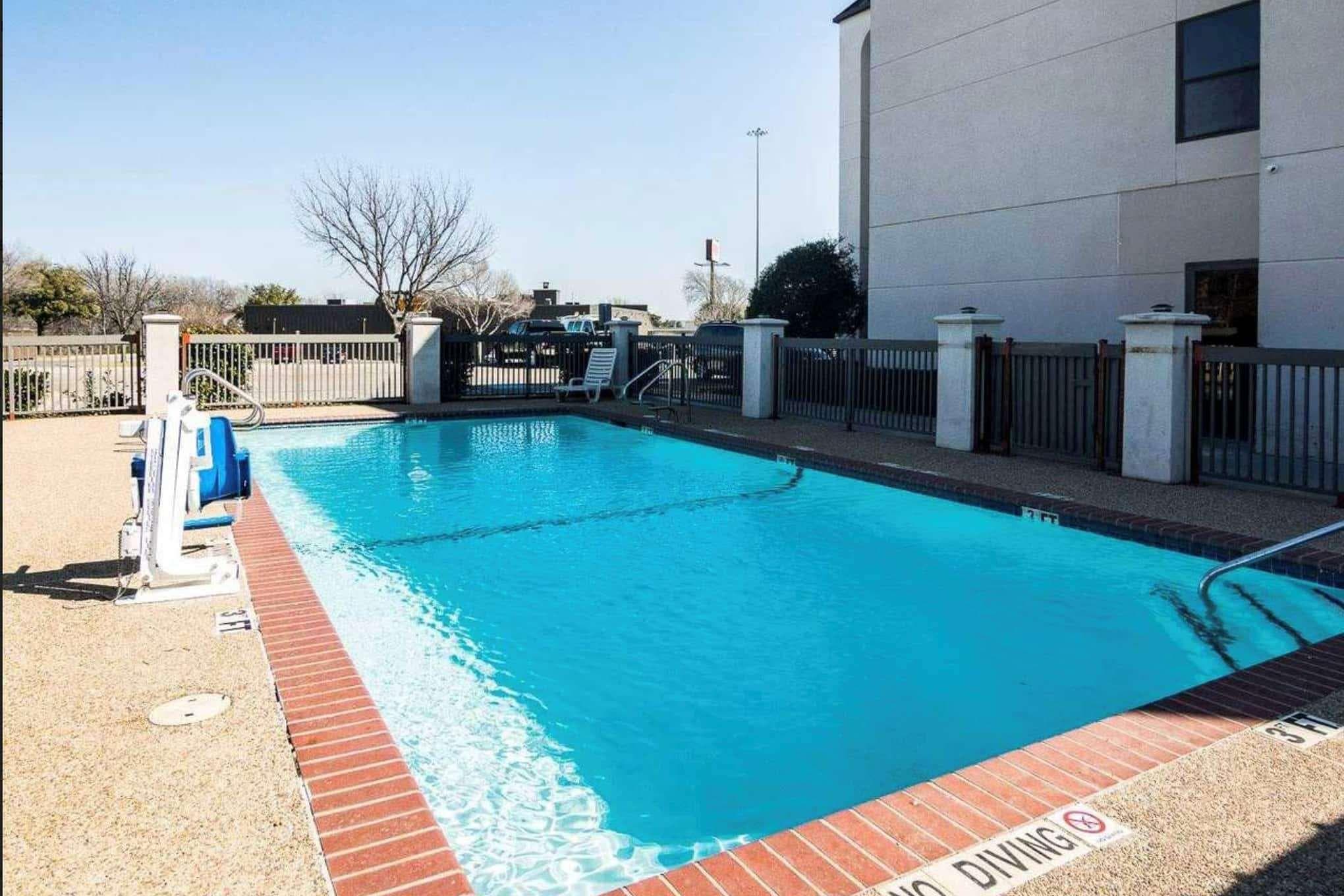 Days Inn by Wyndham Fort Worth North / Fossil Creek photo 5