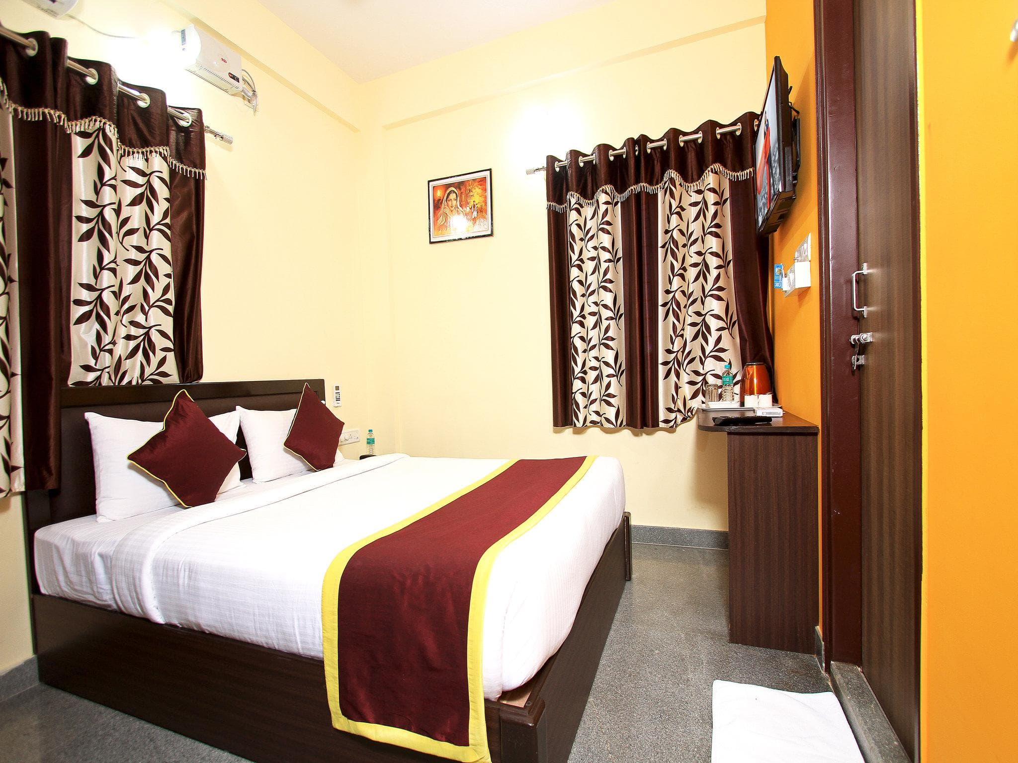 Tranzotel Redkey Inn Near Bangalore Airport photo 2