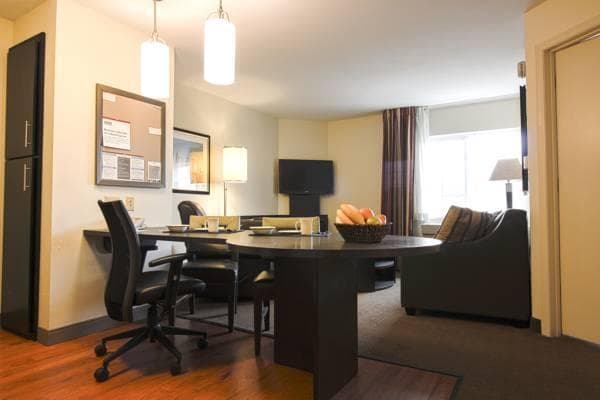 Sonesta Simply Suites St Louis Earth City