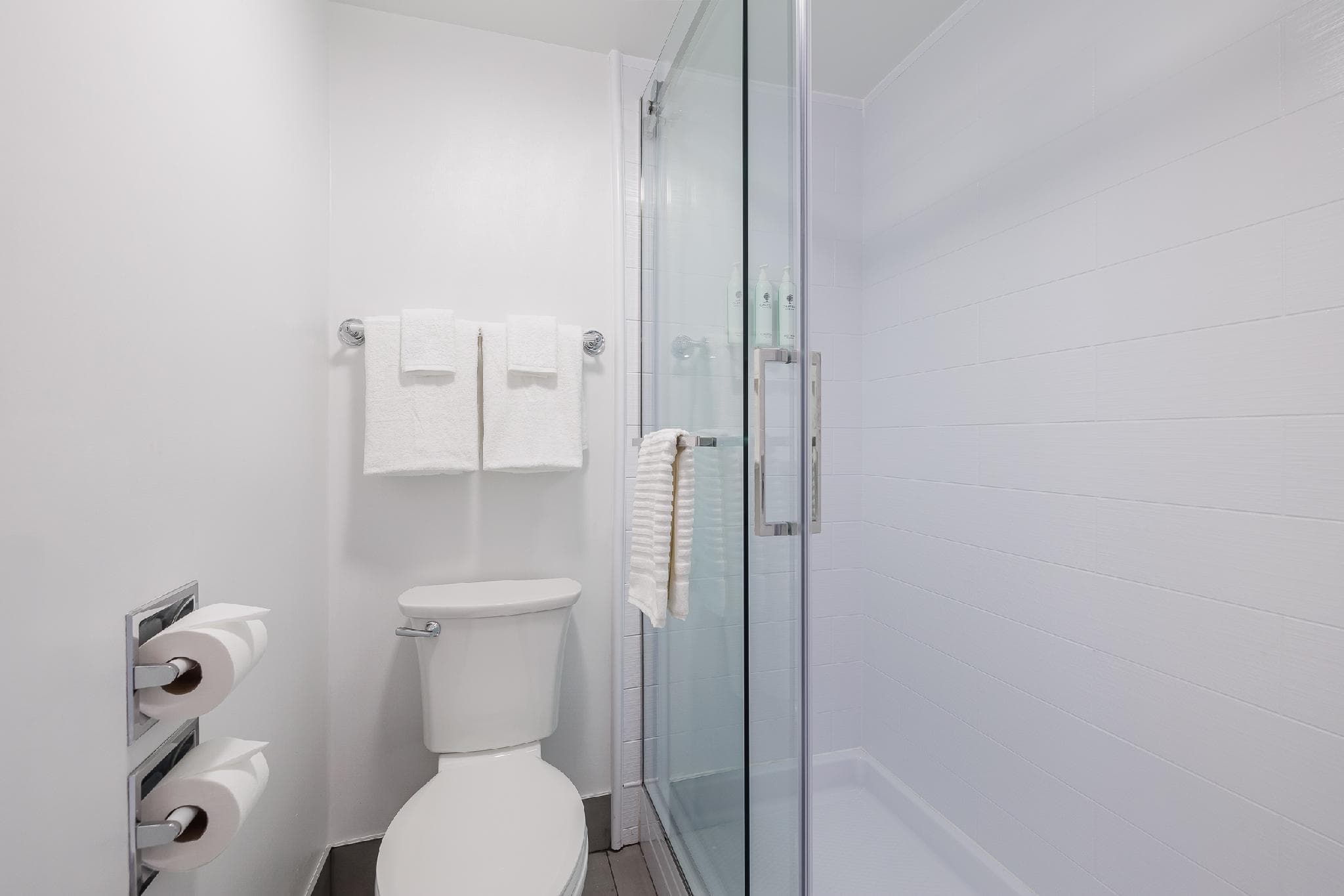 Oakfield Inn & Suites Rochester, an Ascend Collection Hotel photo 2