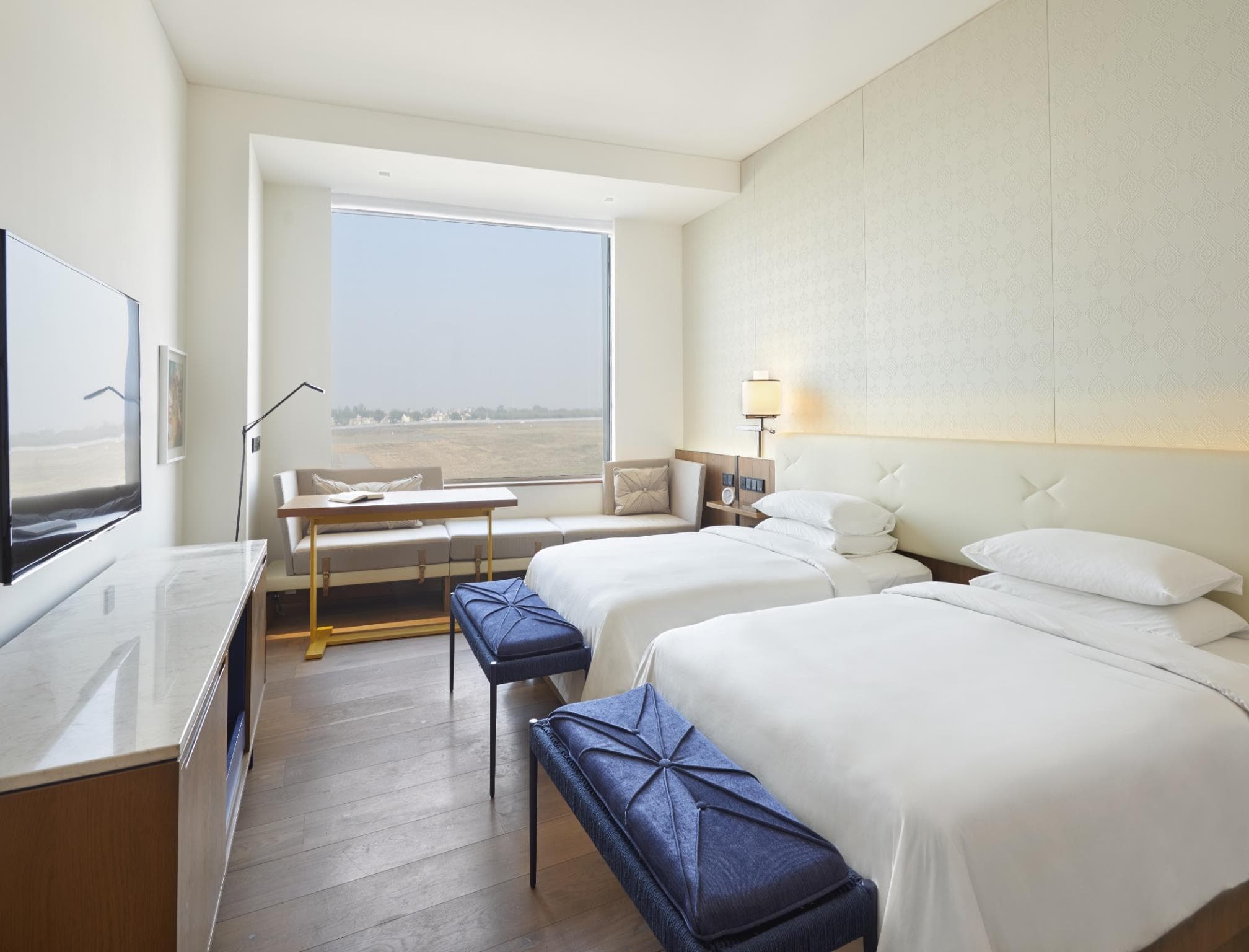 Andaz Delhi By Hyatt photo 2