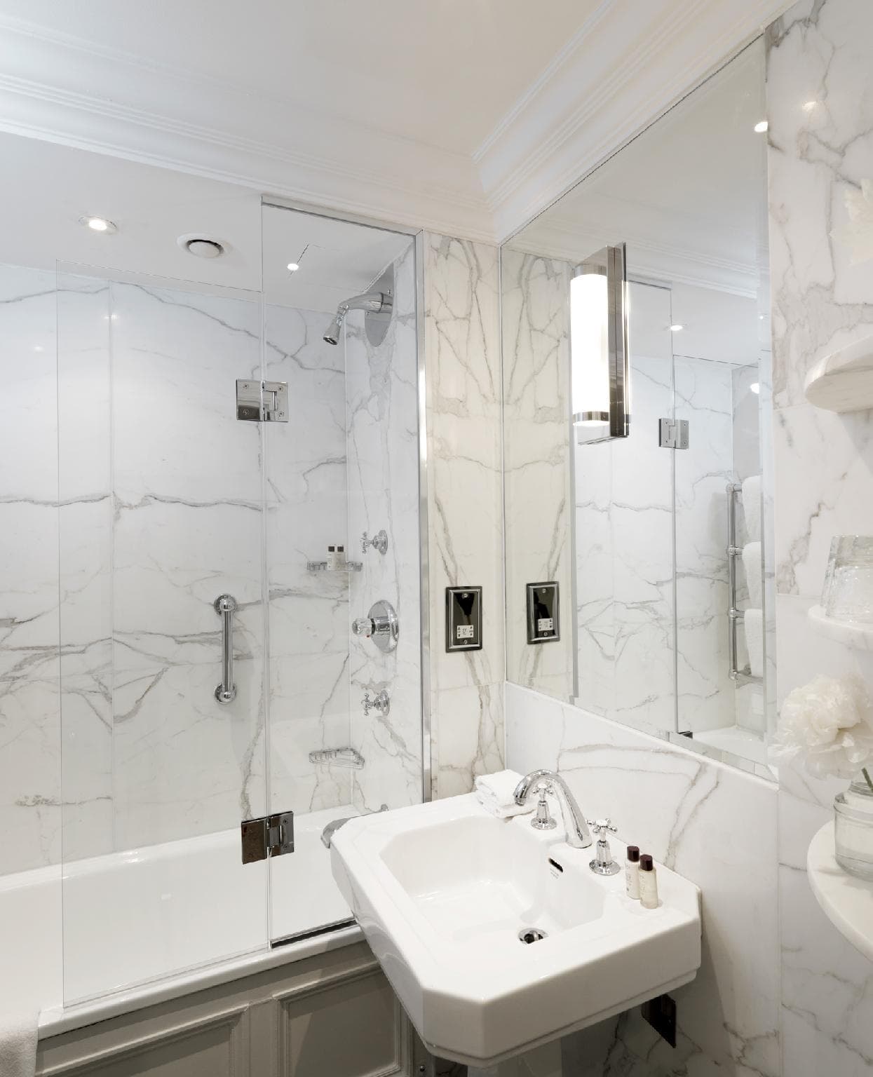 The Athenaeum Hotel & Residences photo 2