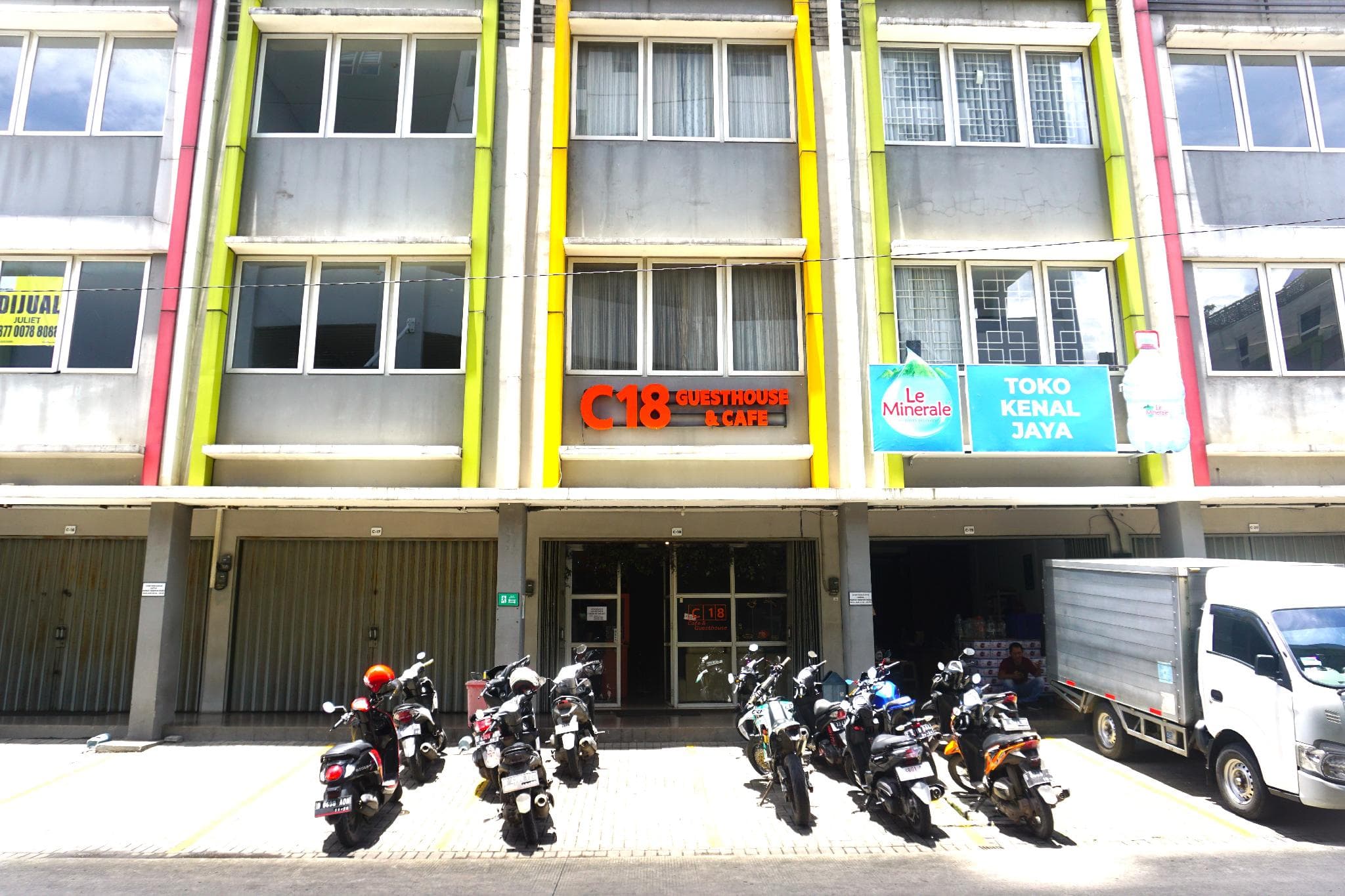 Capital O 3952 Hotel C 18 Cibaduyut photo 5