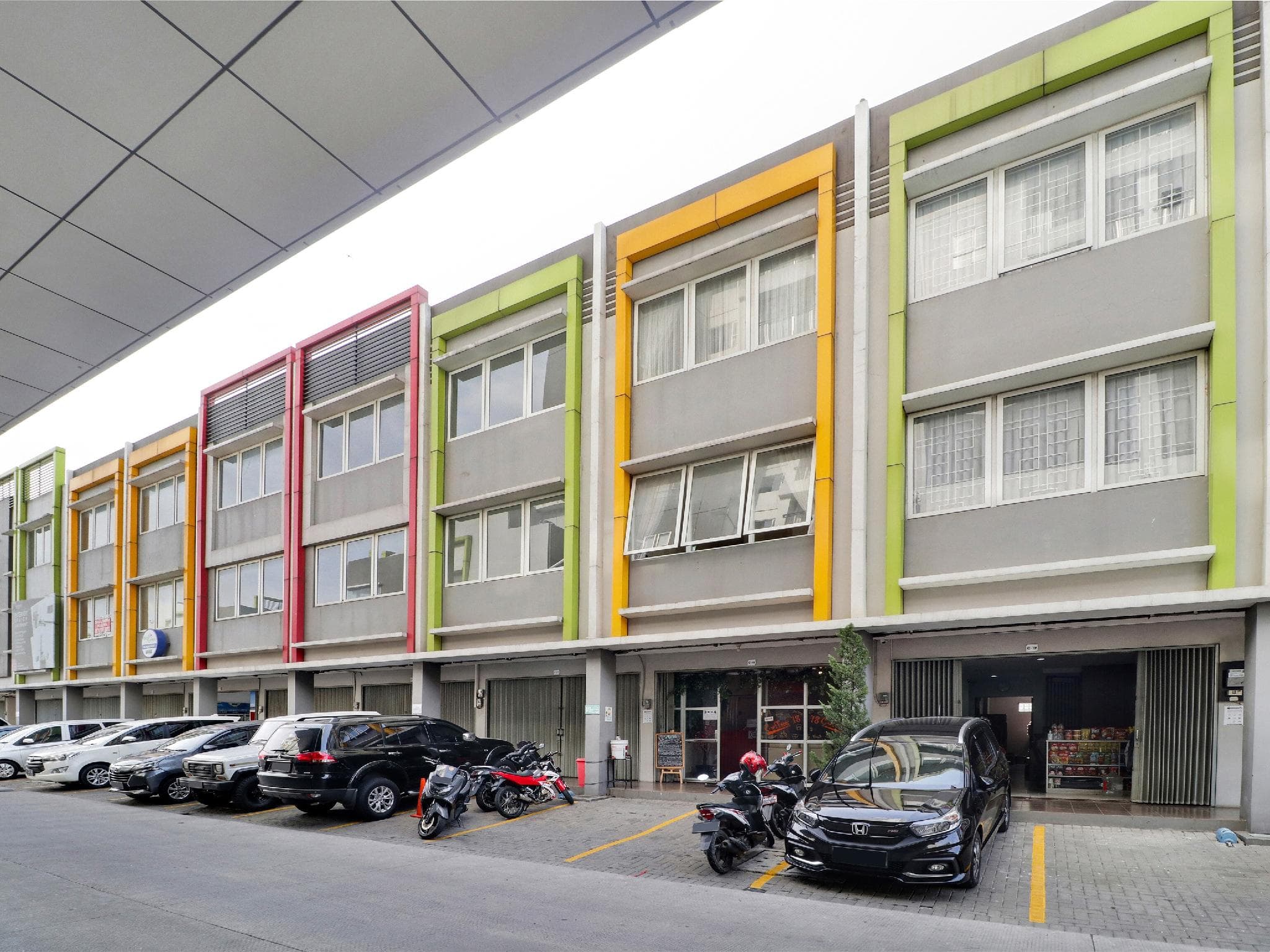 Capital O 3952 Hotel C 18 Cibaduyut photo 3