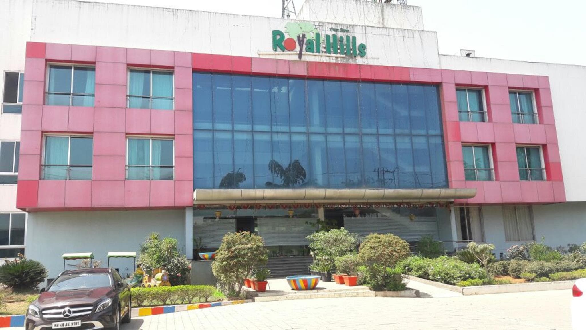 ROYAL HILLS