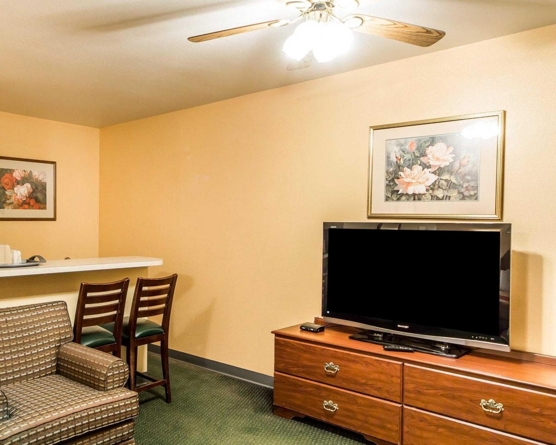 Econo Lodge Bartlesville Hwy 75 photo 3