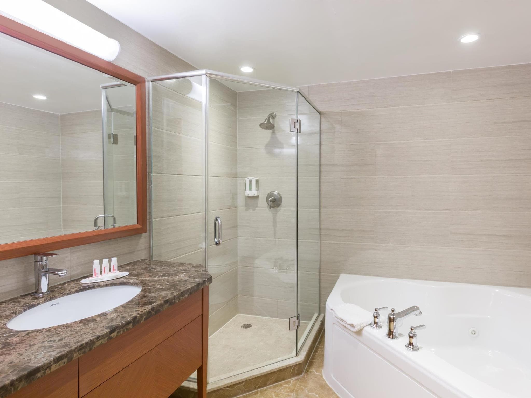 Ramada by Wyndham Flushing Queens photo 5