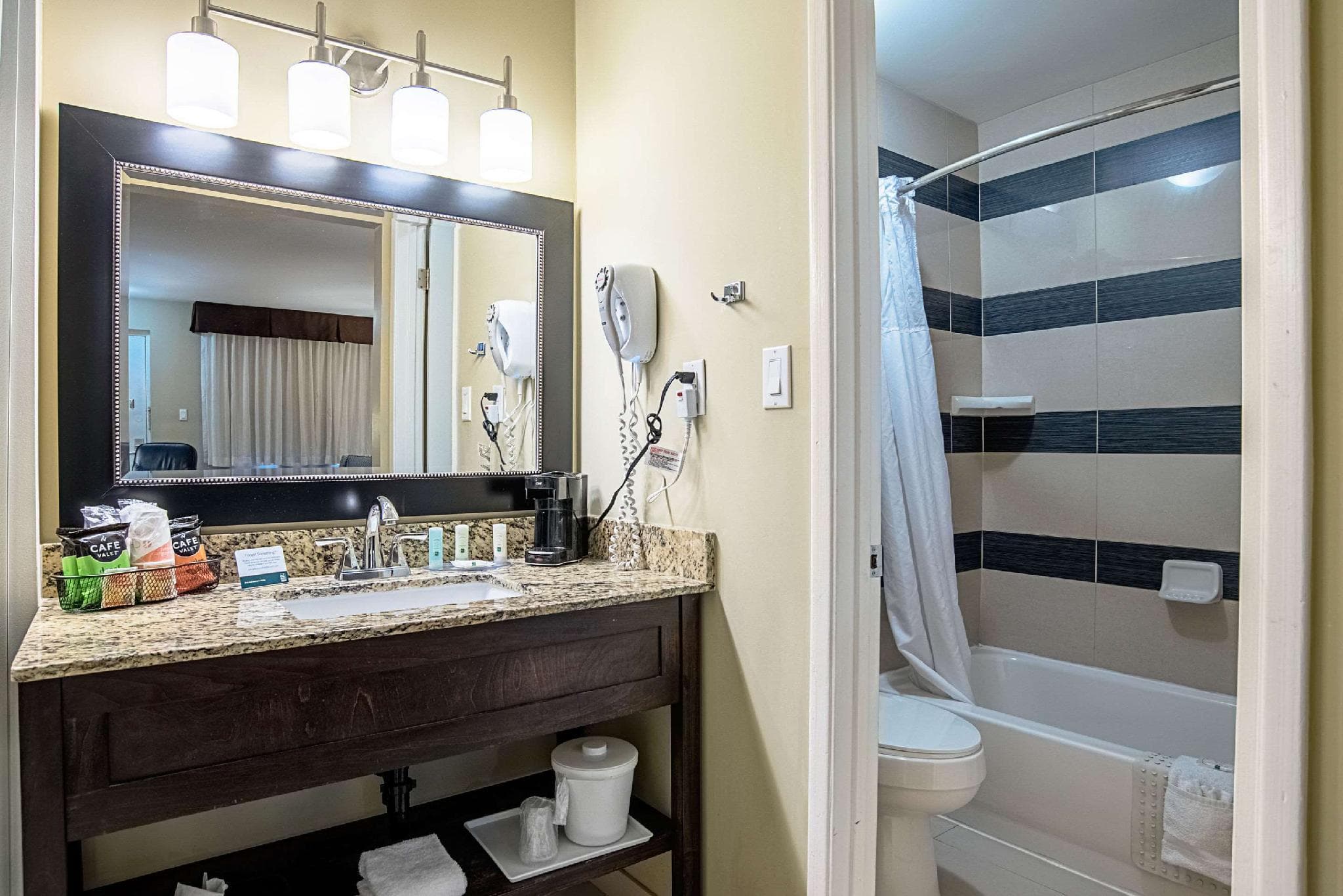Quality Inn & Suites Phoenix NW - Sun City photo 2