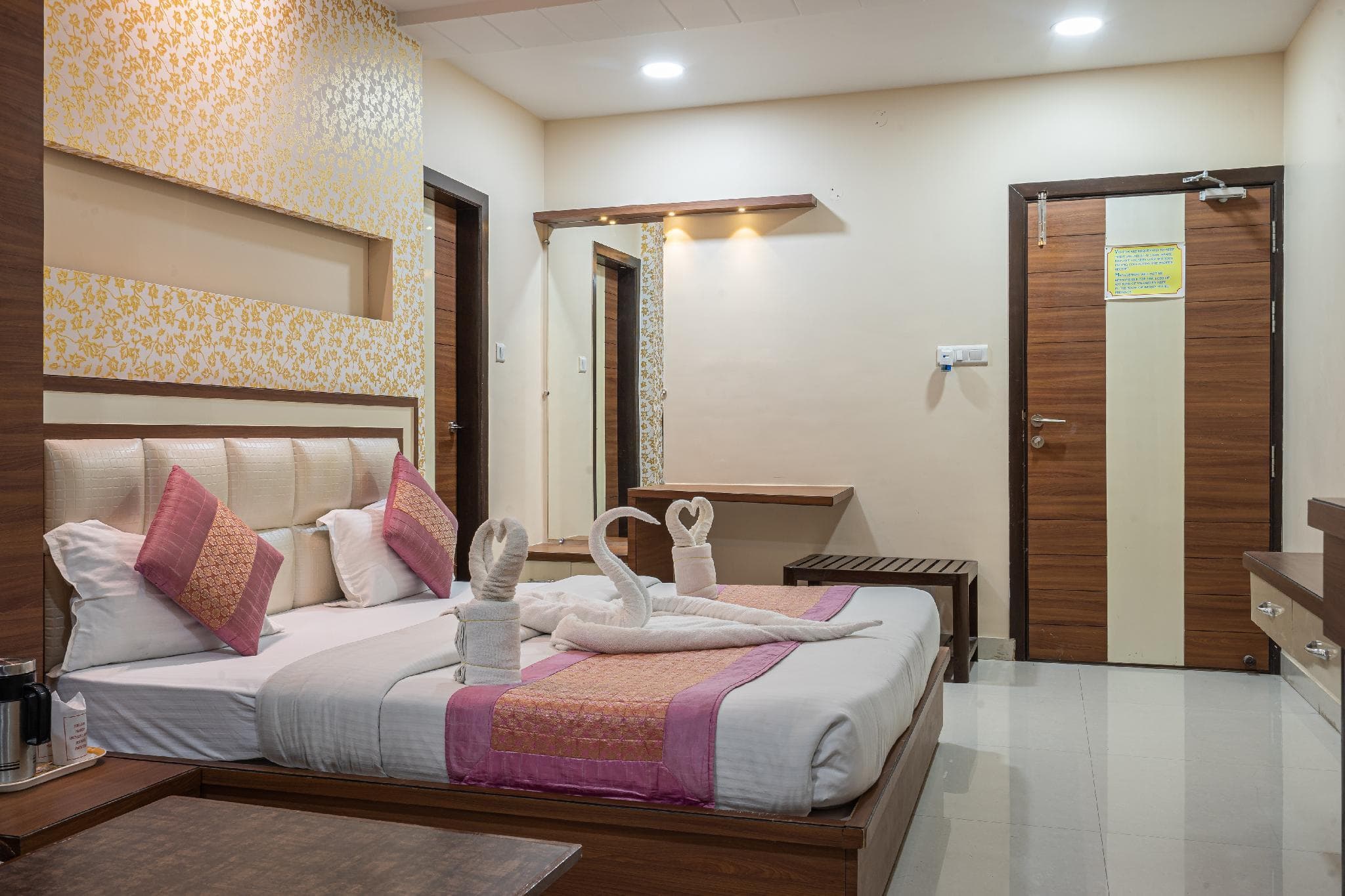 Hotel Manas Continental photo 2