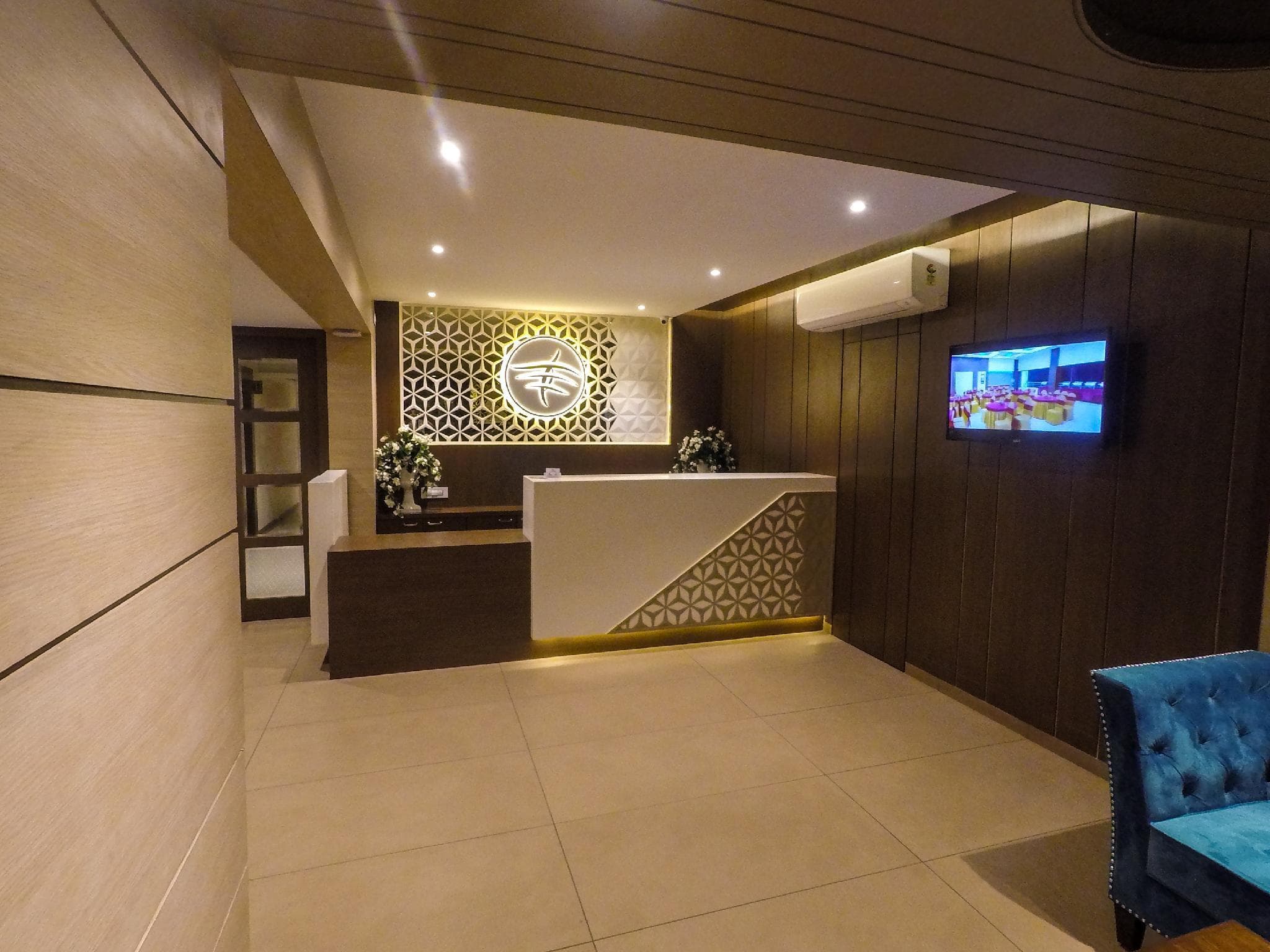 Rudra Shelter Business Hotel photo 4