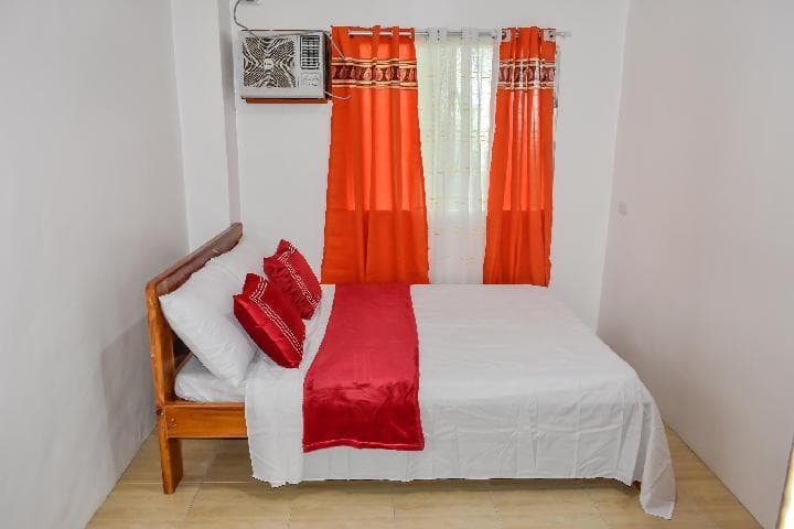 RedDoorz Plus @ Papa Tasie Camotes photo 2