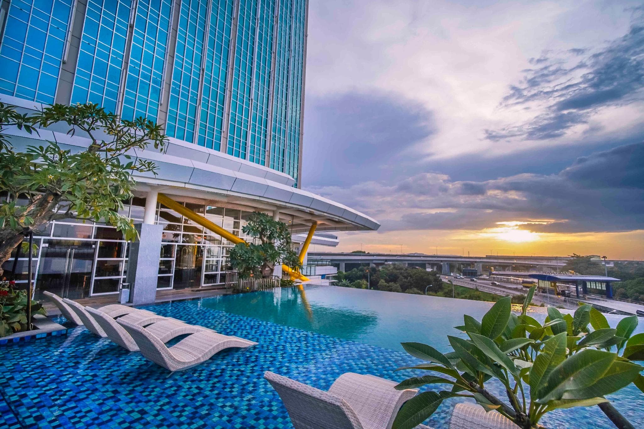Nuanza Hotel and Convention Cikarang photo 5