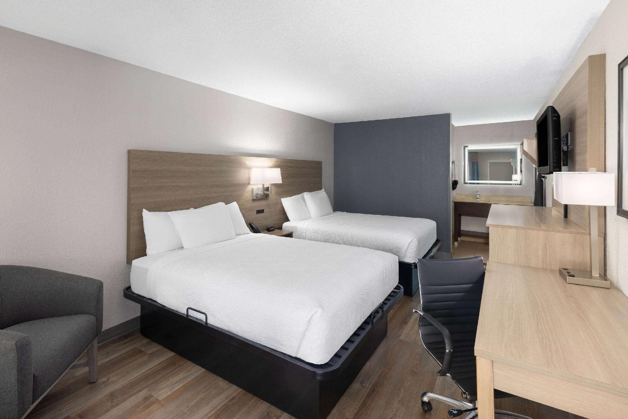 Baymont by Wyndham Nashville Airport/ Briley photo 2