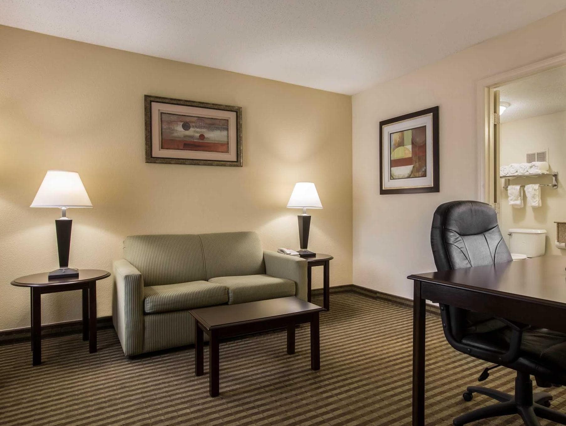 Quality Inn & Suites Greenville - Haywood Mall photo 2