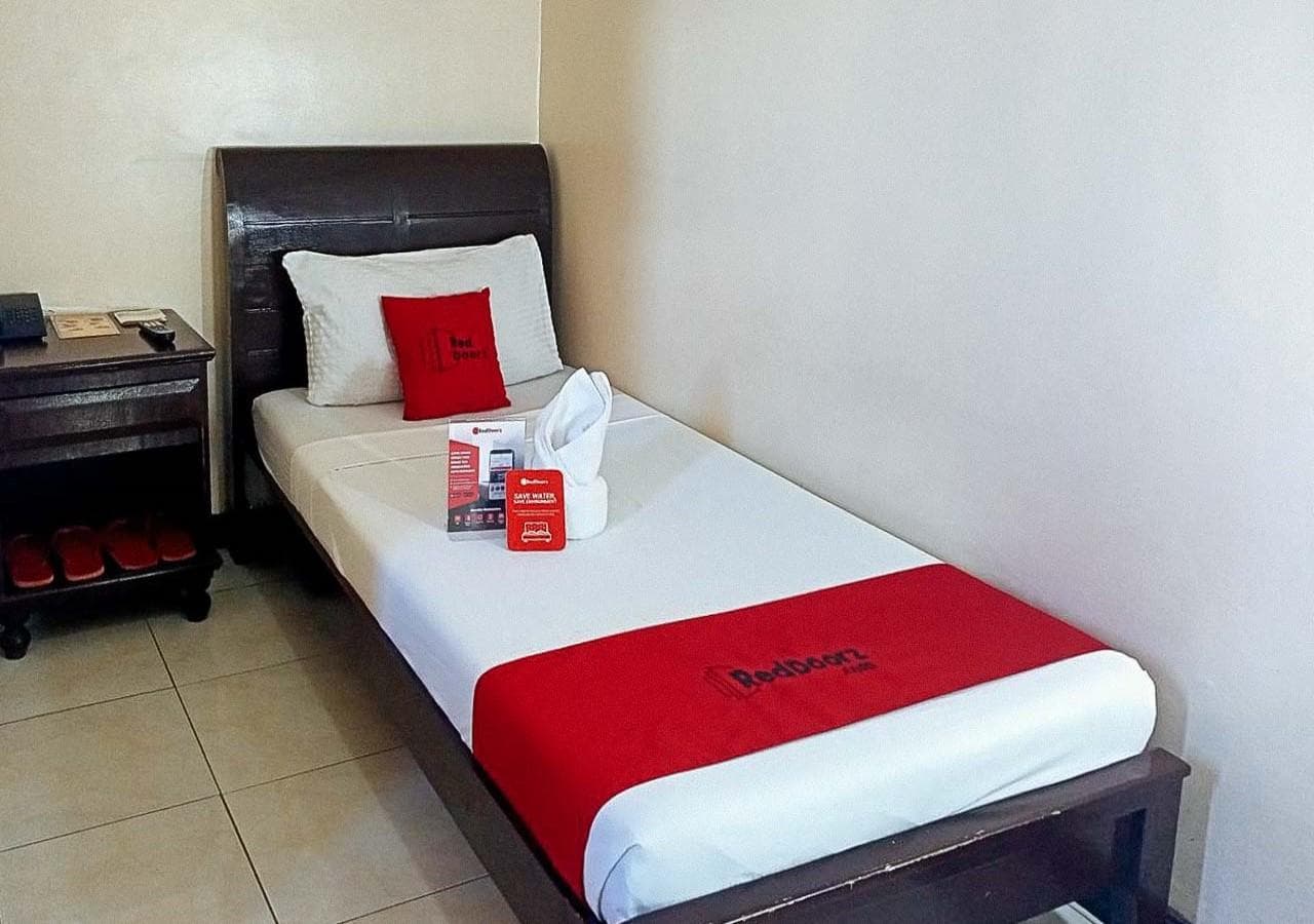 RedDoorz Near Ormoc Port Terminal photo 2