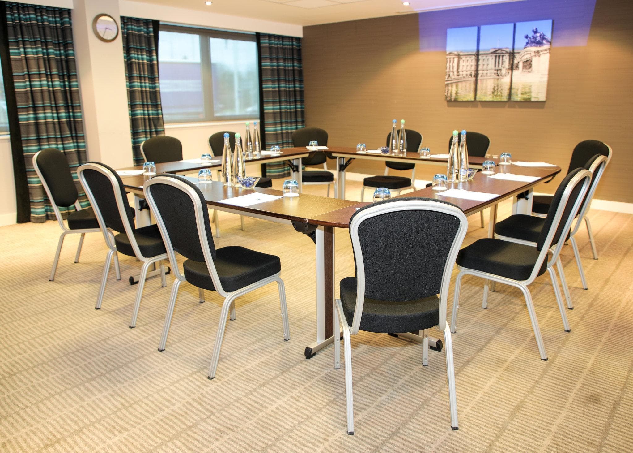Holiday Inn Express London Heathrow T5 By IHG photo 4