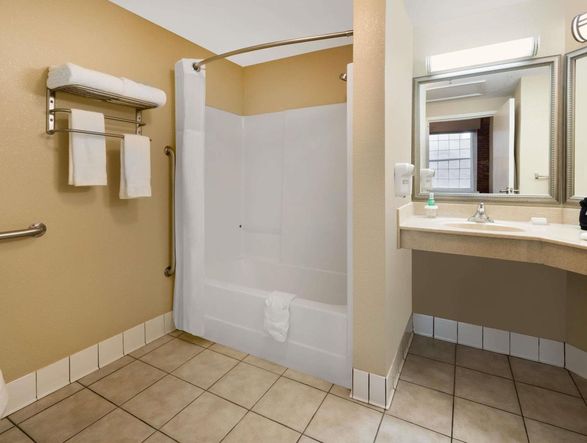 Hawthorn Extended Stay by Wyndham Rome photo 4