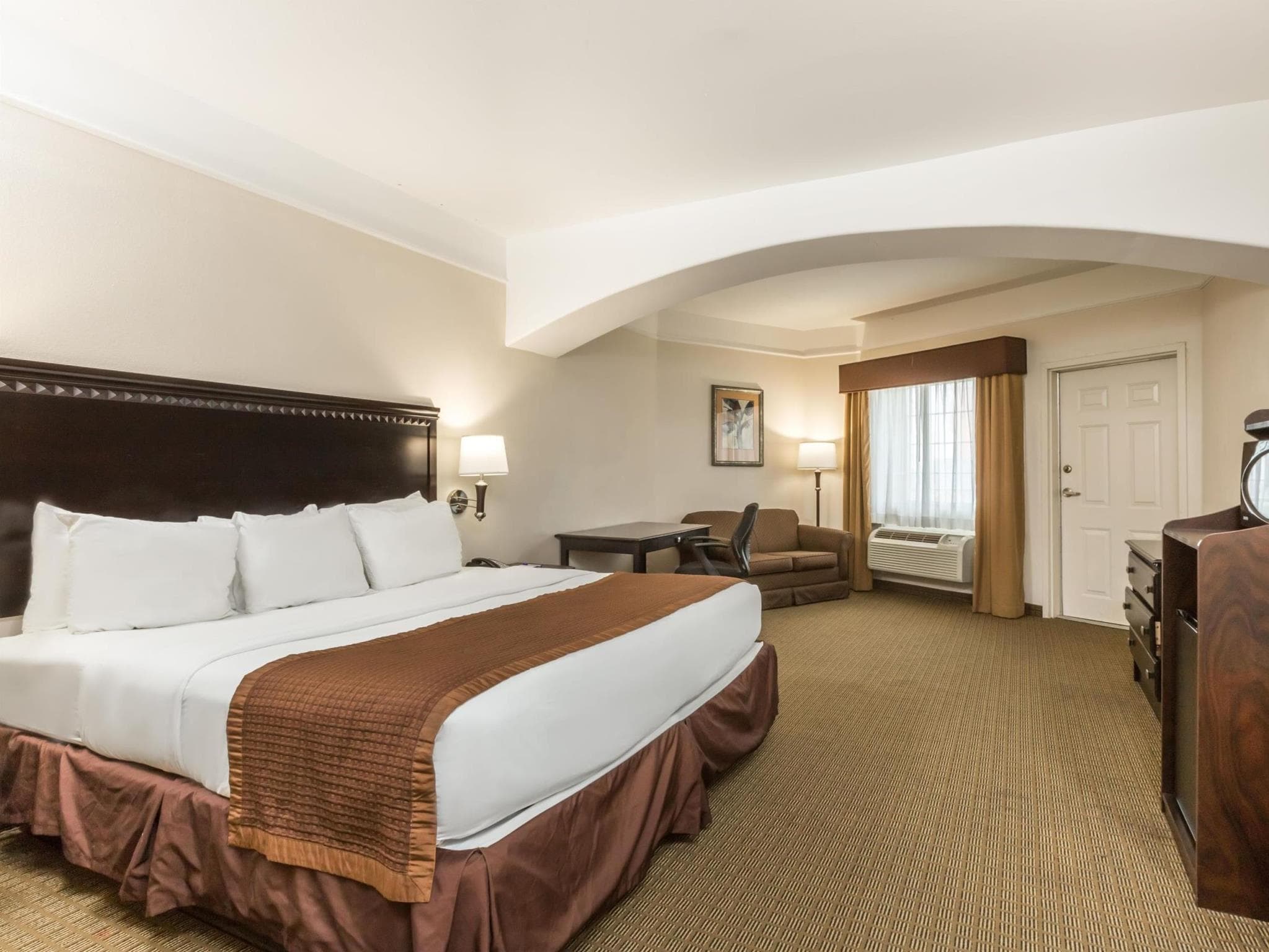 Baymont by Wyndham Galveston photo 5